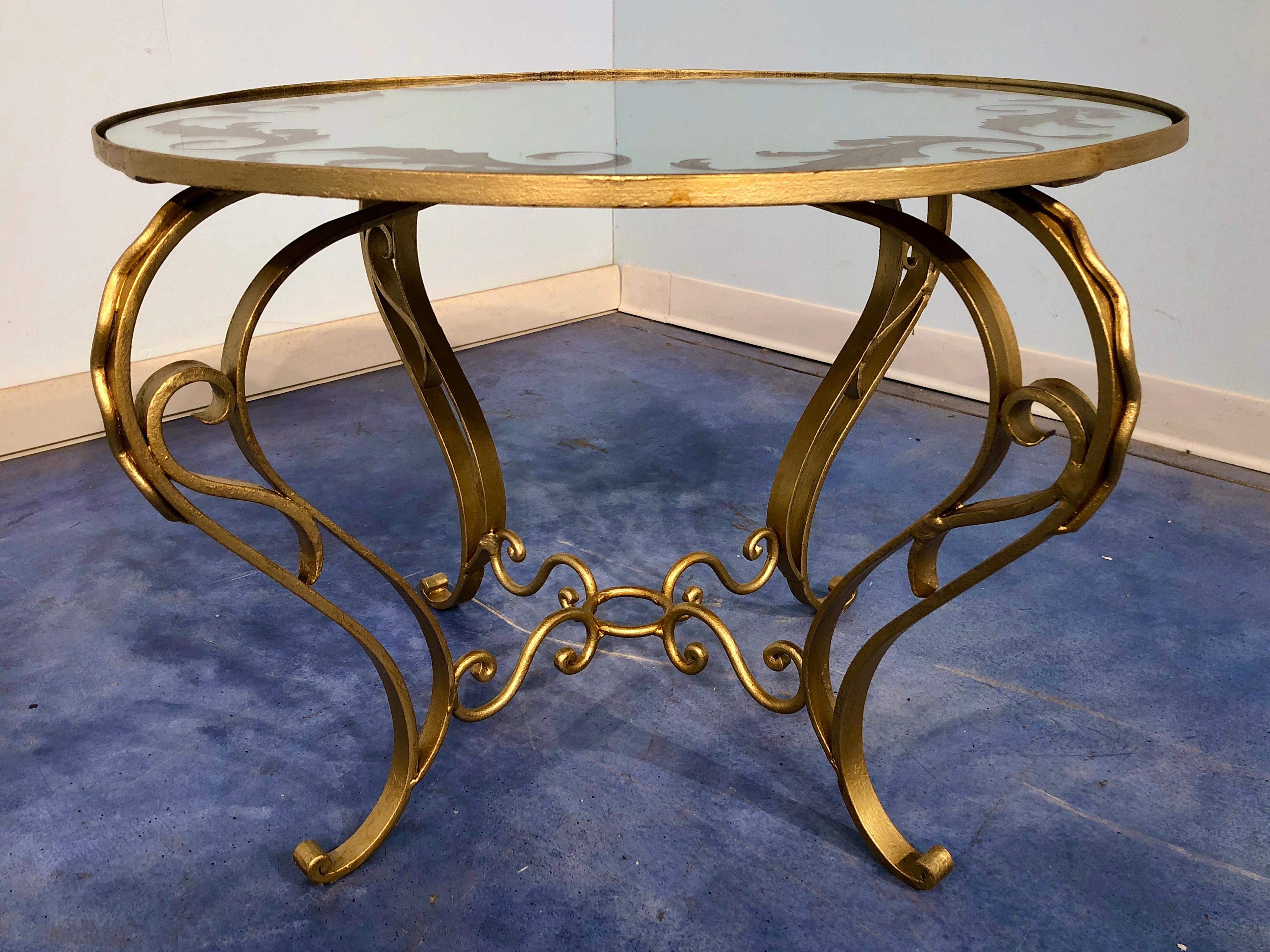 Art déco Table basse ronde Art Déco française en fer doré:: 1950 en vente