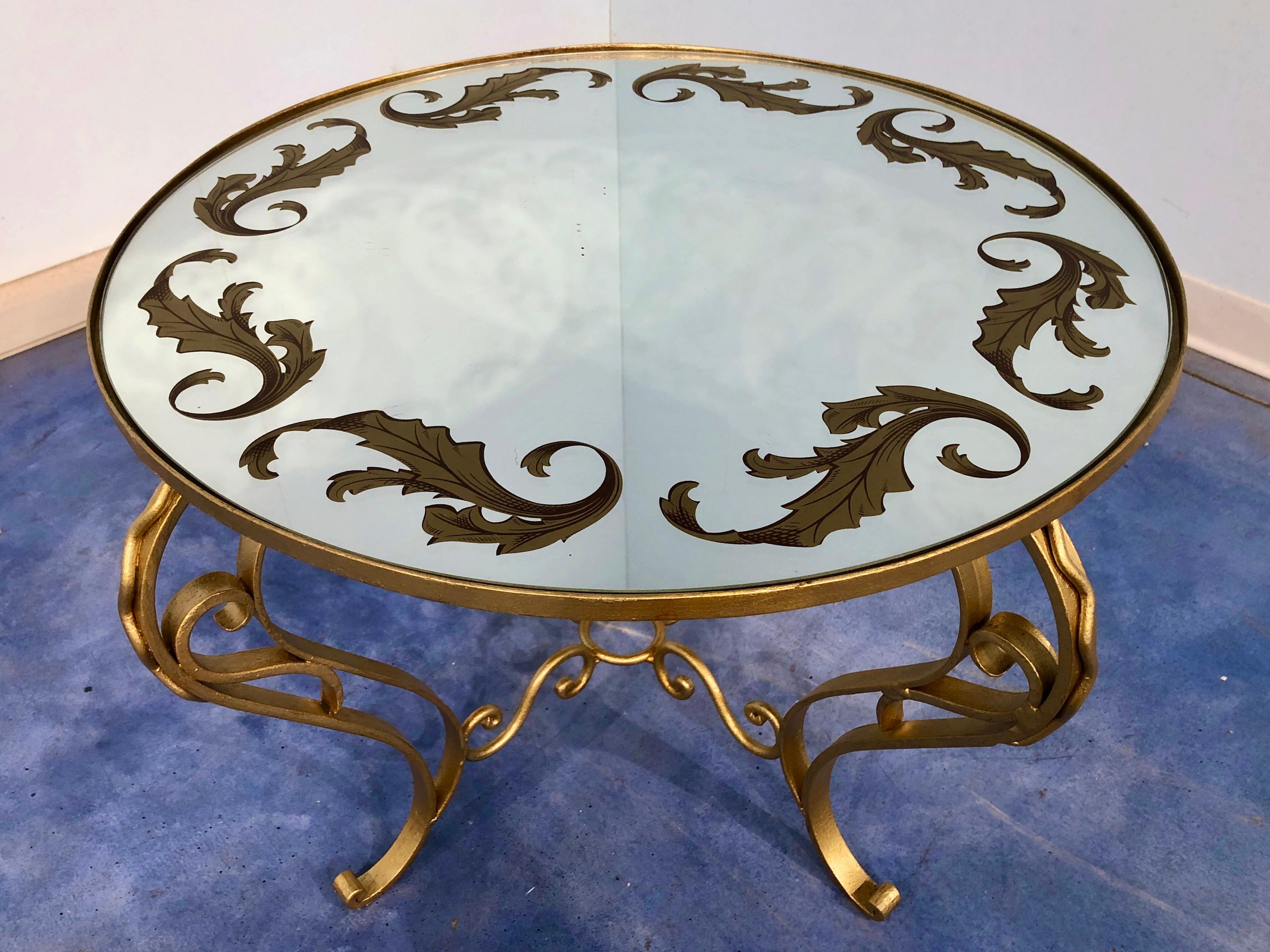 French Art Deco Round Coffee Table in Gilded Iron, 1950 In Good Condition For Sale In Traversetolo, IT