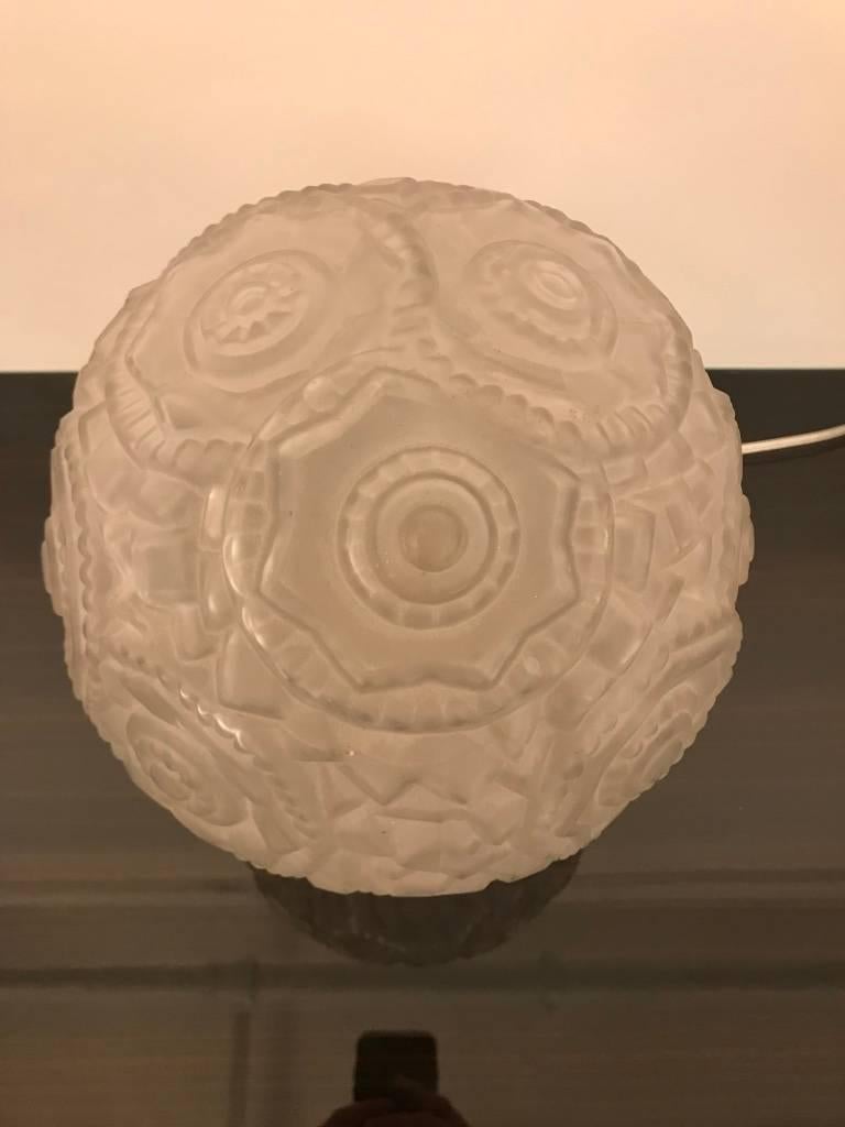 Lampe de bureau ronde géométrique Art Déco française par Sabino en vente 3