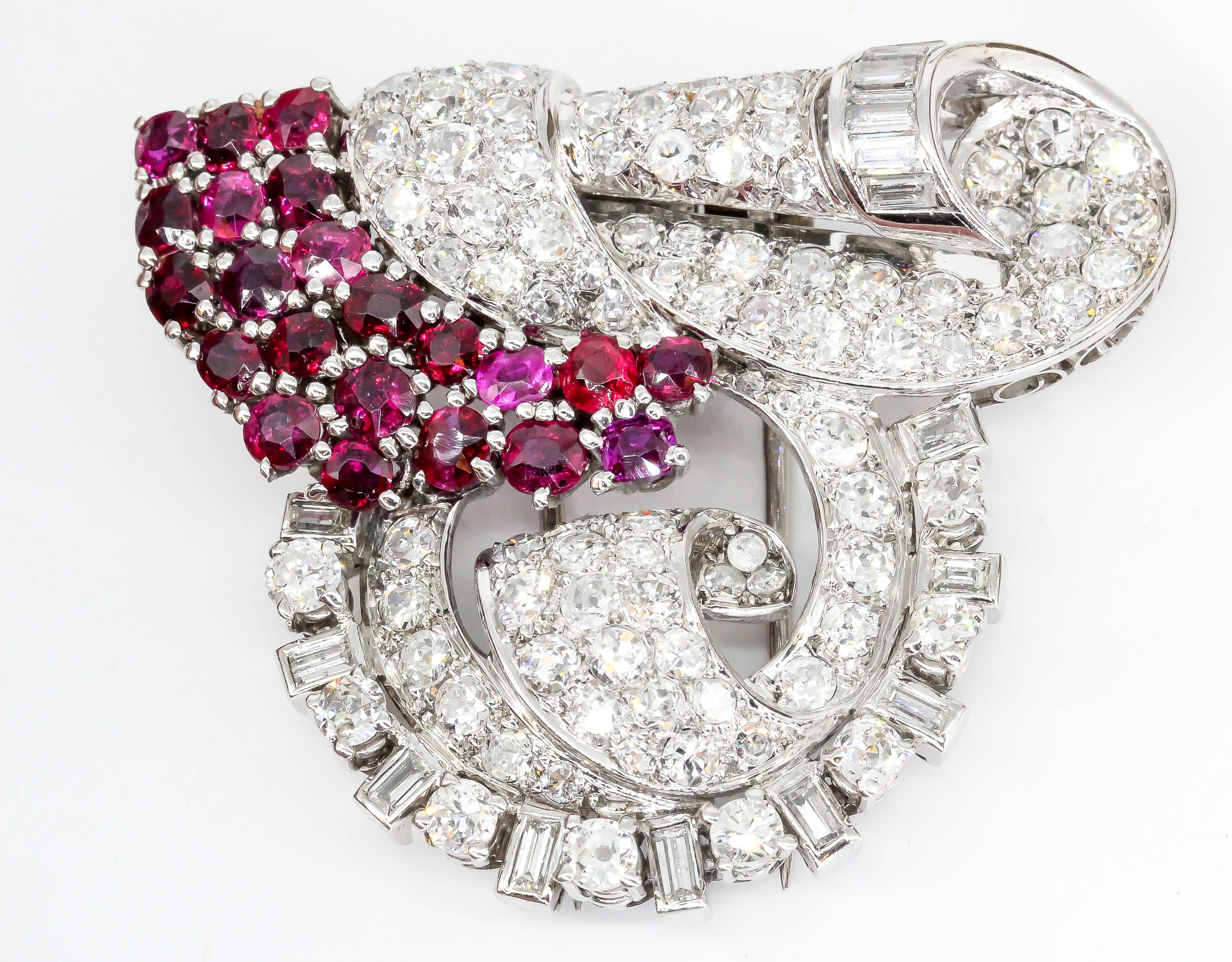 French Art Deco Ruby, Diamond, Platinum and Gold Double Clip Brooch In Excellent Condition In New York, NY