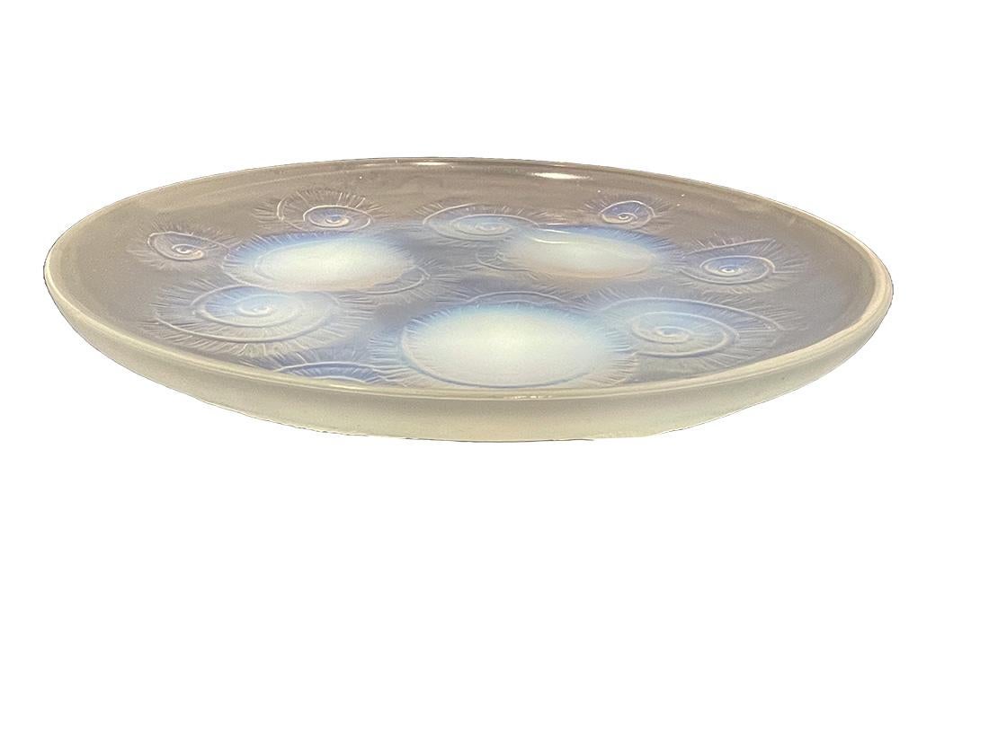 20th Century French Art Deco Sabino opalescent glass bowl plate, 1930s For Sale
