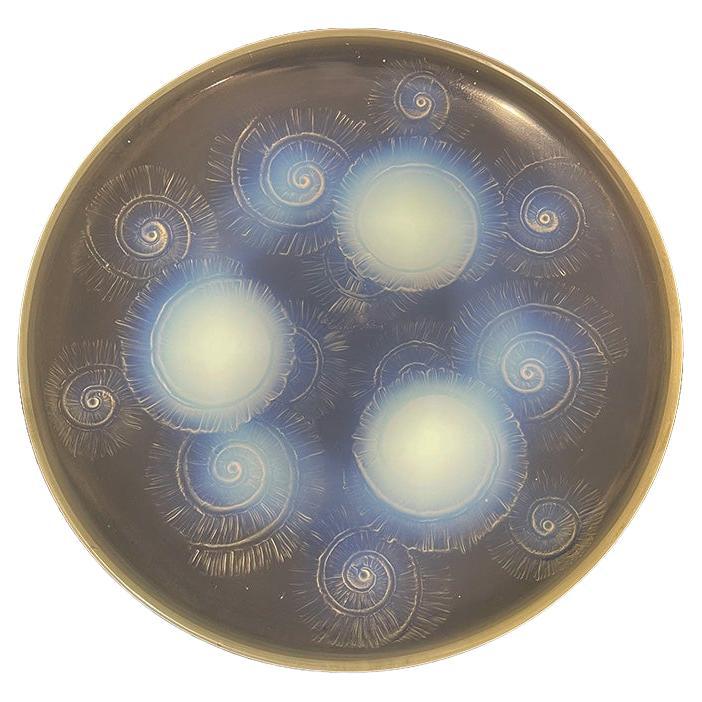 Piatto bowl in vetro opalescente francese Art Deco Sabino, anni '30