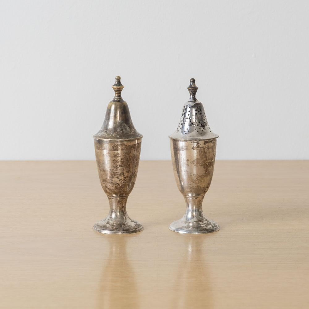 Französische Art Deco Salz- und Pfefferstreuer (Versilberung) im Angebot