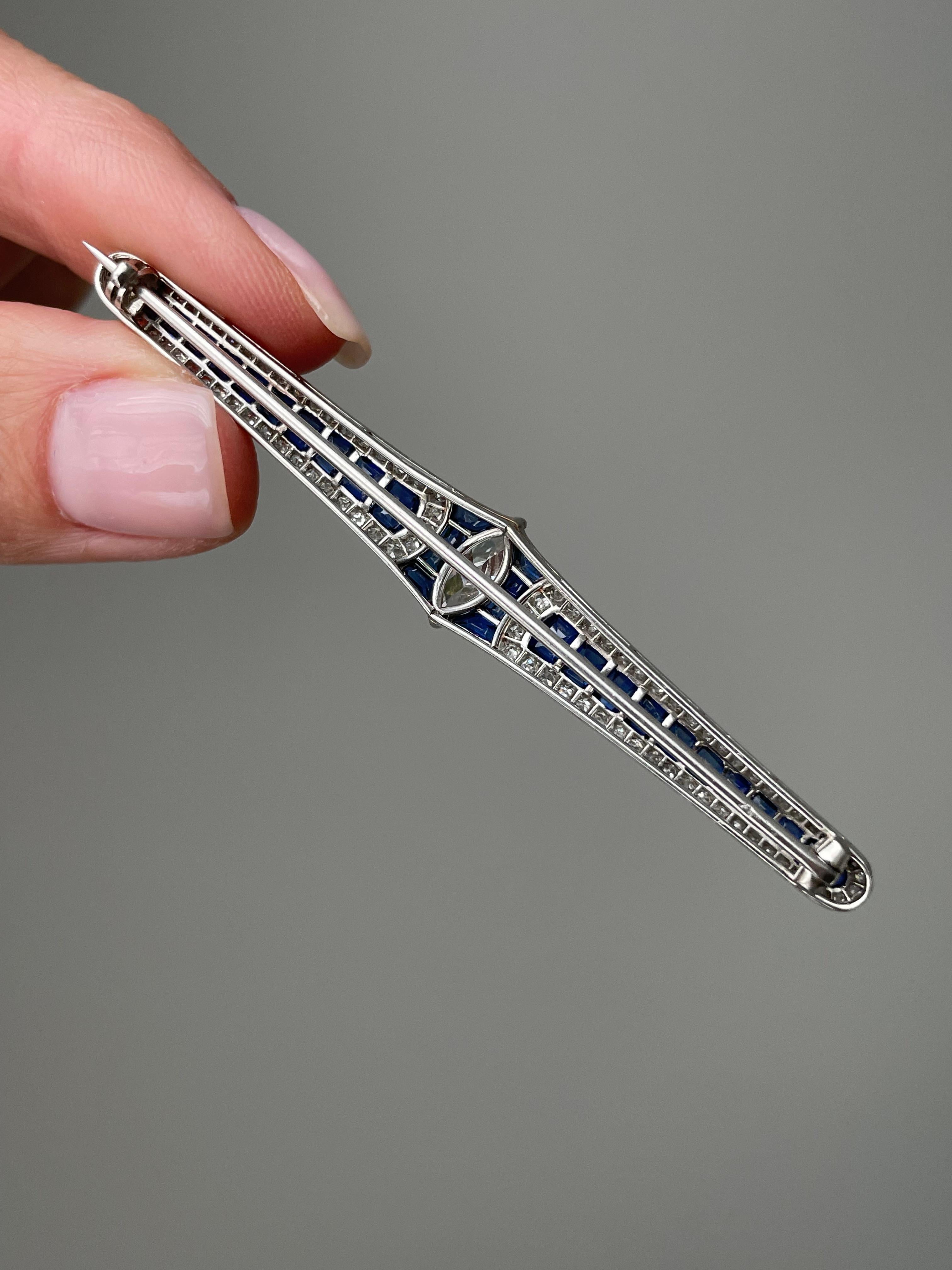 French Art Deco Sapphire and Diamond Bar Brooch In Good Condition For Sale In Hummelstown, PA