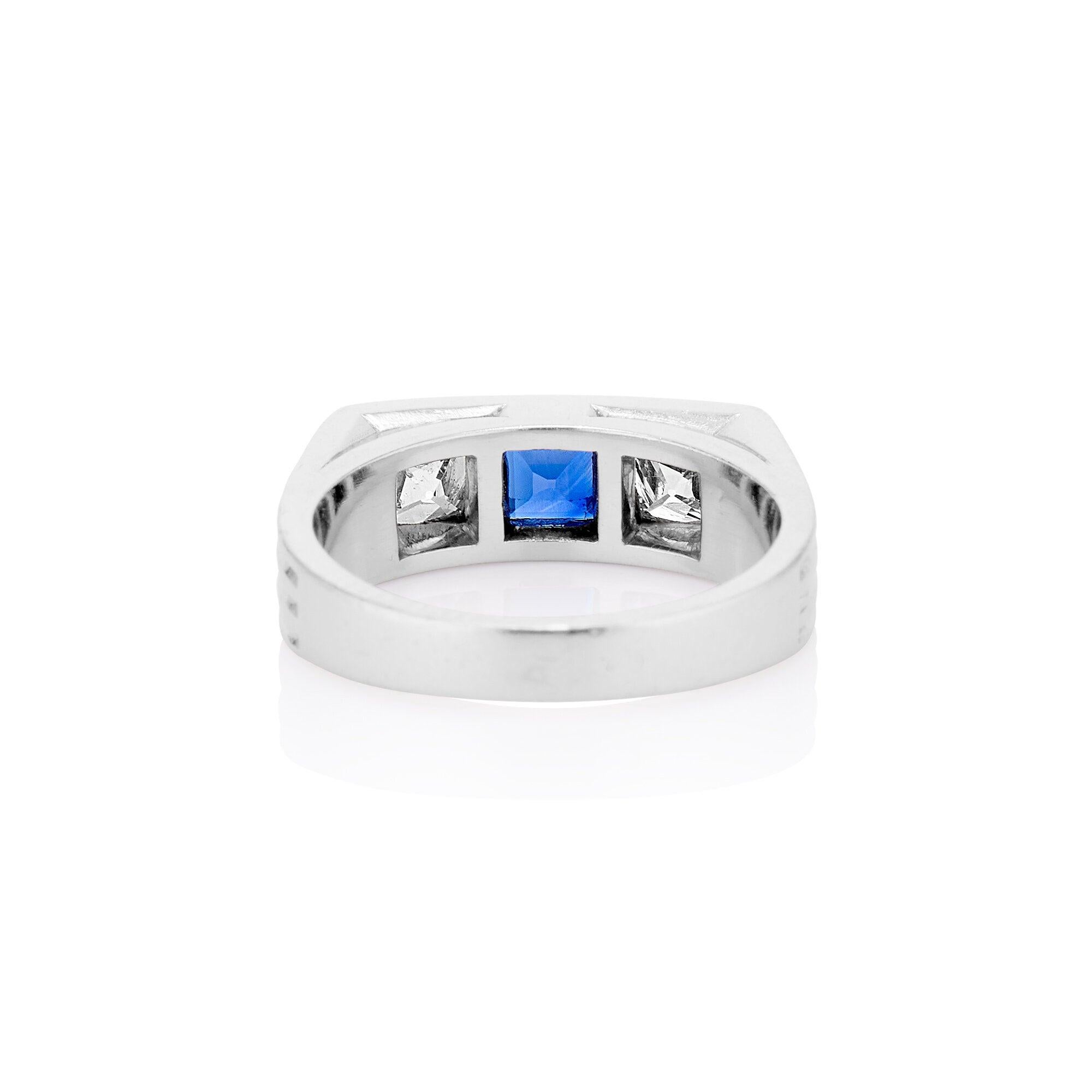Französischer Art Deco Trilogy-Ring mit Saphiren und Diamanten im französischen Schliff für Damen oder Herren im Angebot