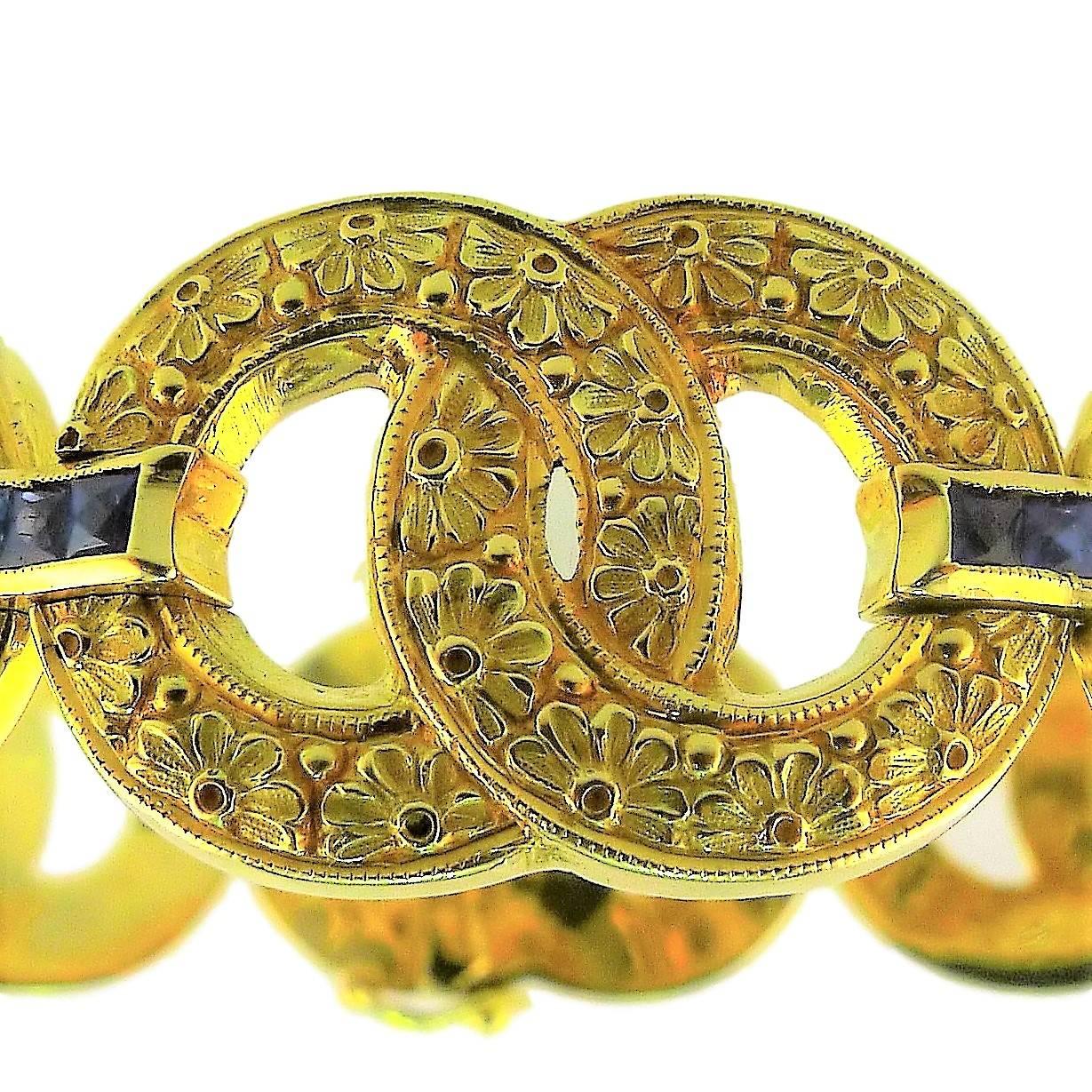 A French 1920's Vintage reminder of the fine jewellery that inspired Coco Chanel with textured and polished surfaces for her famous Chanel buttons.
'La Mode se démode, le style jamais.'  Coco Chanel.
France. Yellow gold sapphire bracelet with
