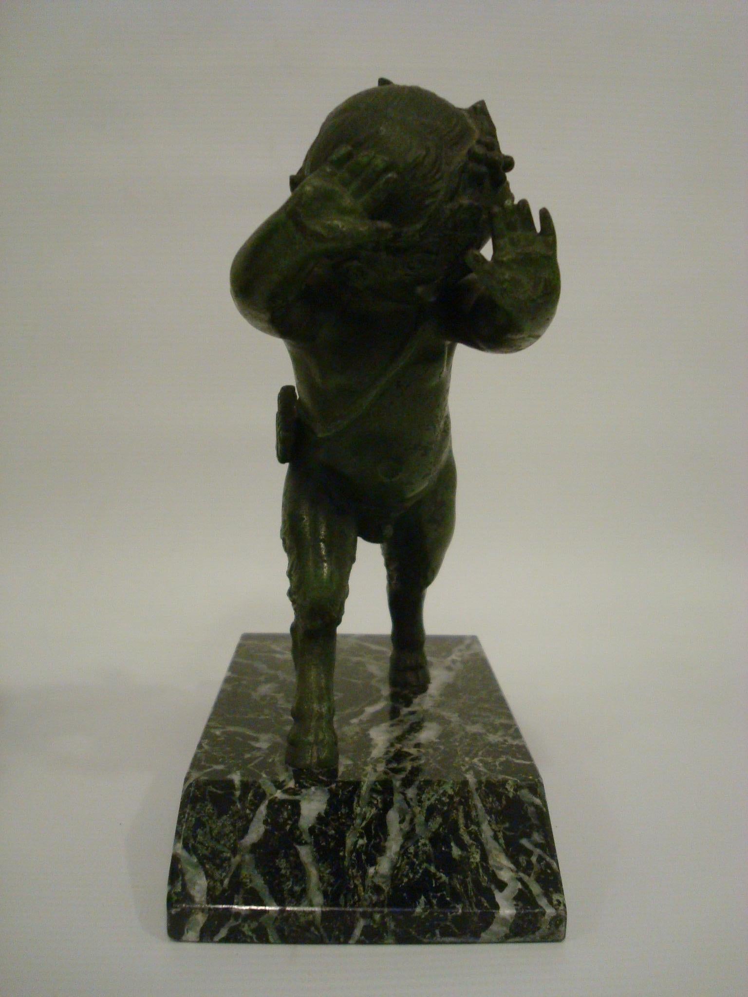 Französische Art-Déco-Skulptur Buchstützen Satyr von Carlier, 1920 im Zustand „Gut“ im Angebot in Buenos Aires, Olivos