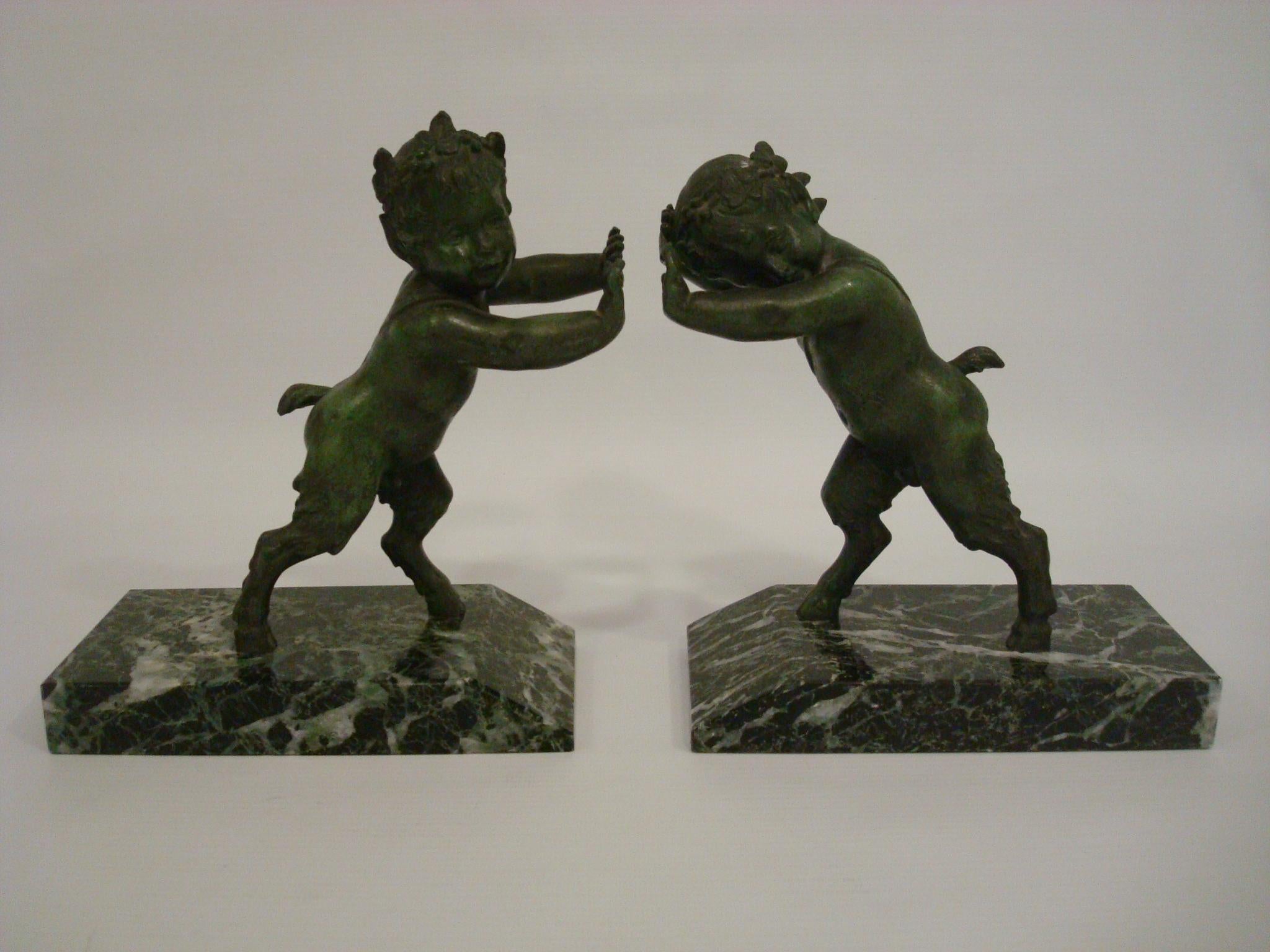 Métal Serre-livres en sculpture Art Déco française Satyres par Carlier, 1920 en vente