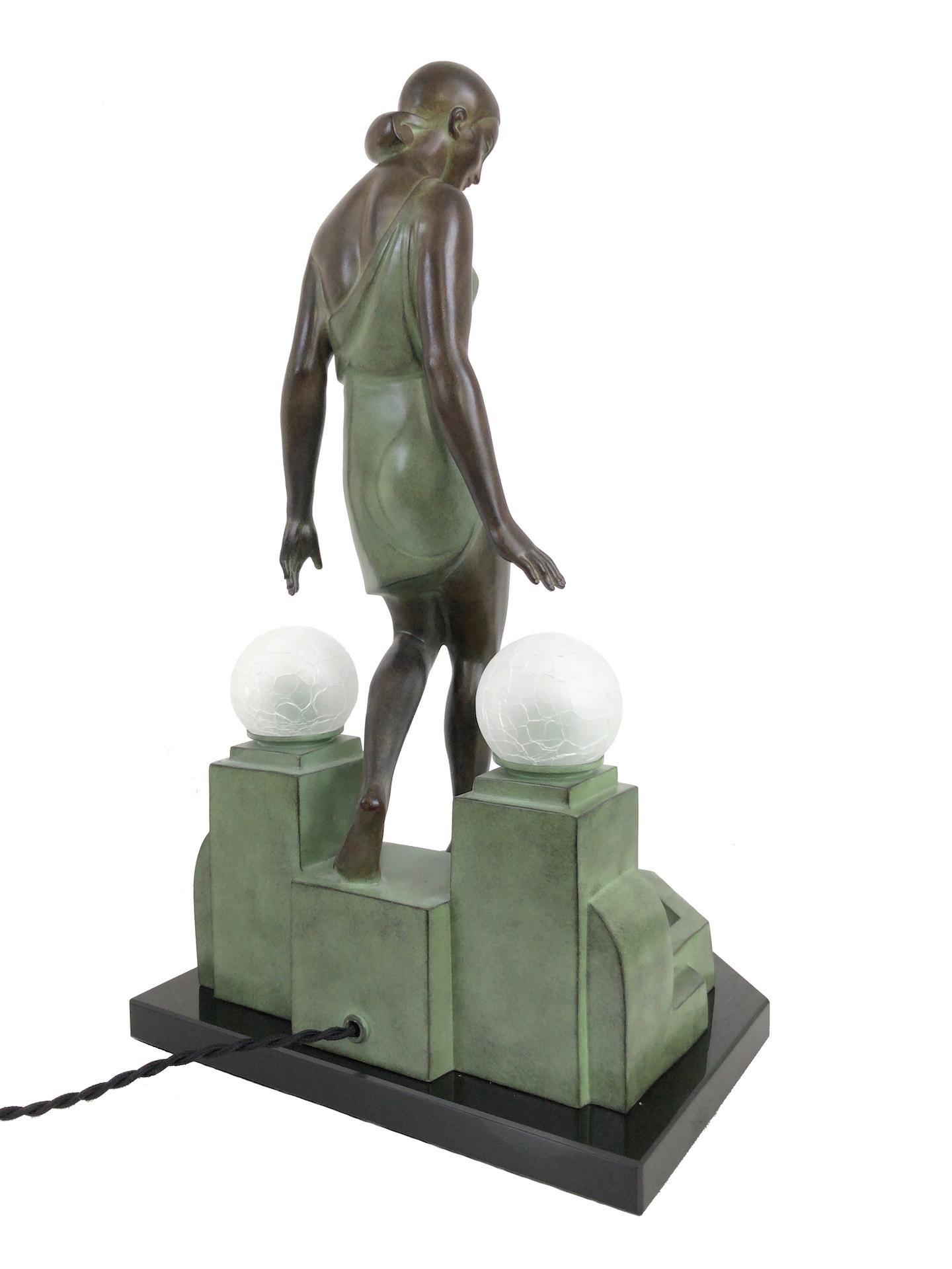 French Art Deco Sculpture-Lamp Nausicaa by Pierre Le Faguays for Max Le Verrier In Excellent Condition In Ulm, DE