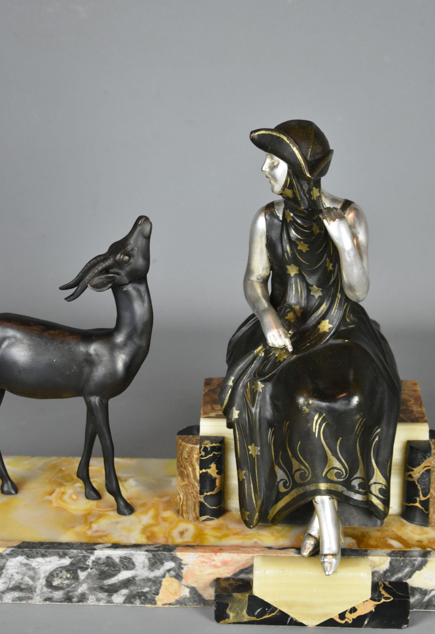 Zinc brut Sculpture française Art déco d'une dame et d'une gazelle en vente