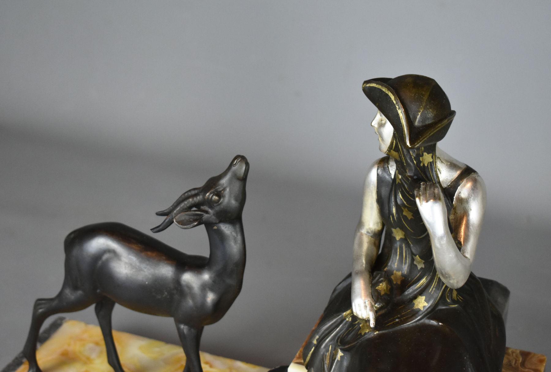Sculpture française Art déco d'une dame et d'une gazelle en vente 2
