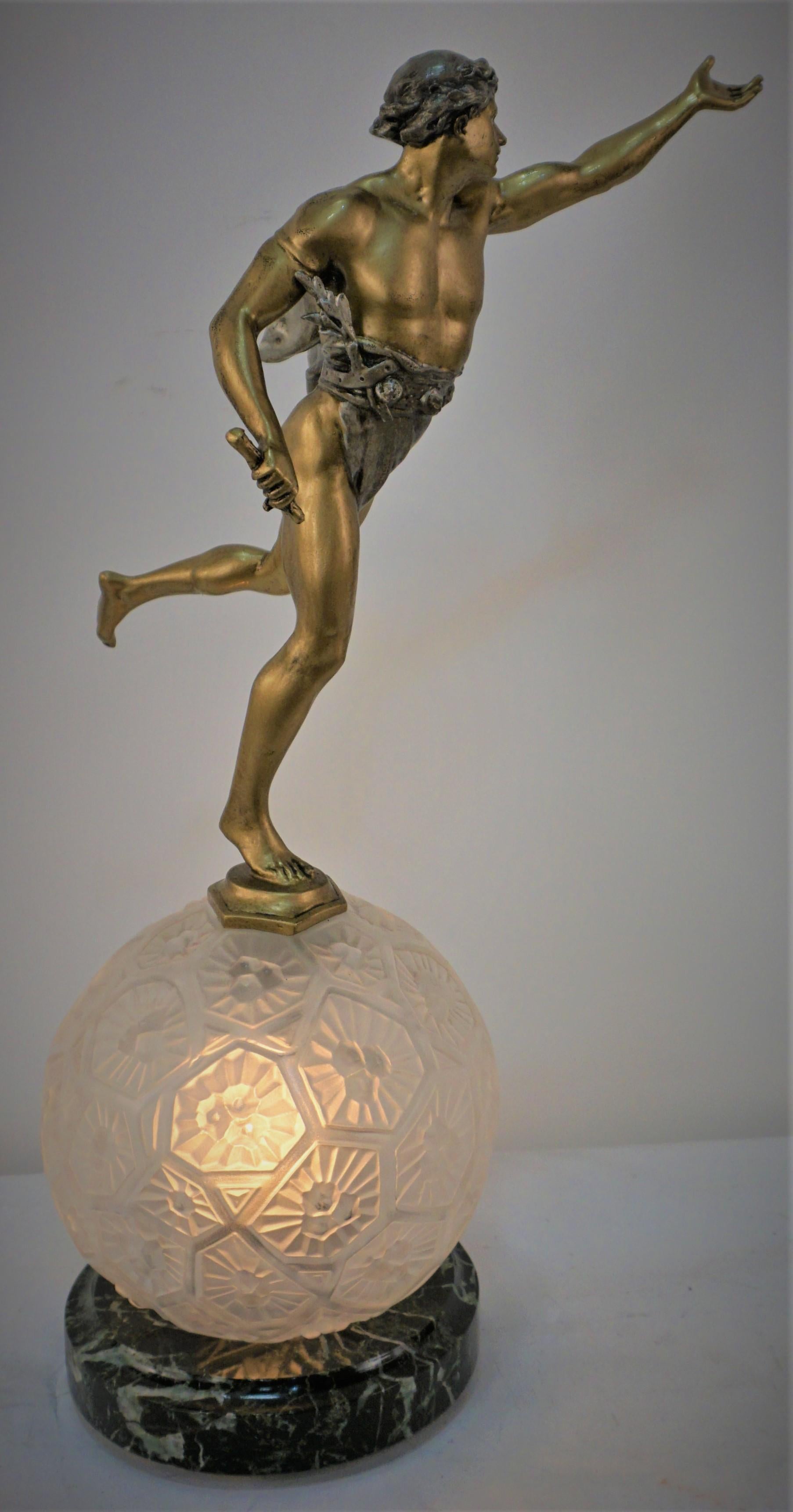 Early 20th Century French Art Deco Sculpture Table Lamp For Sale