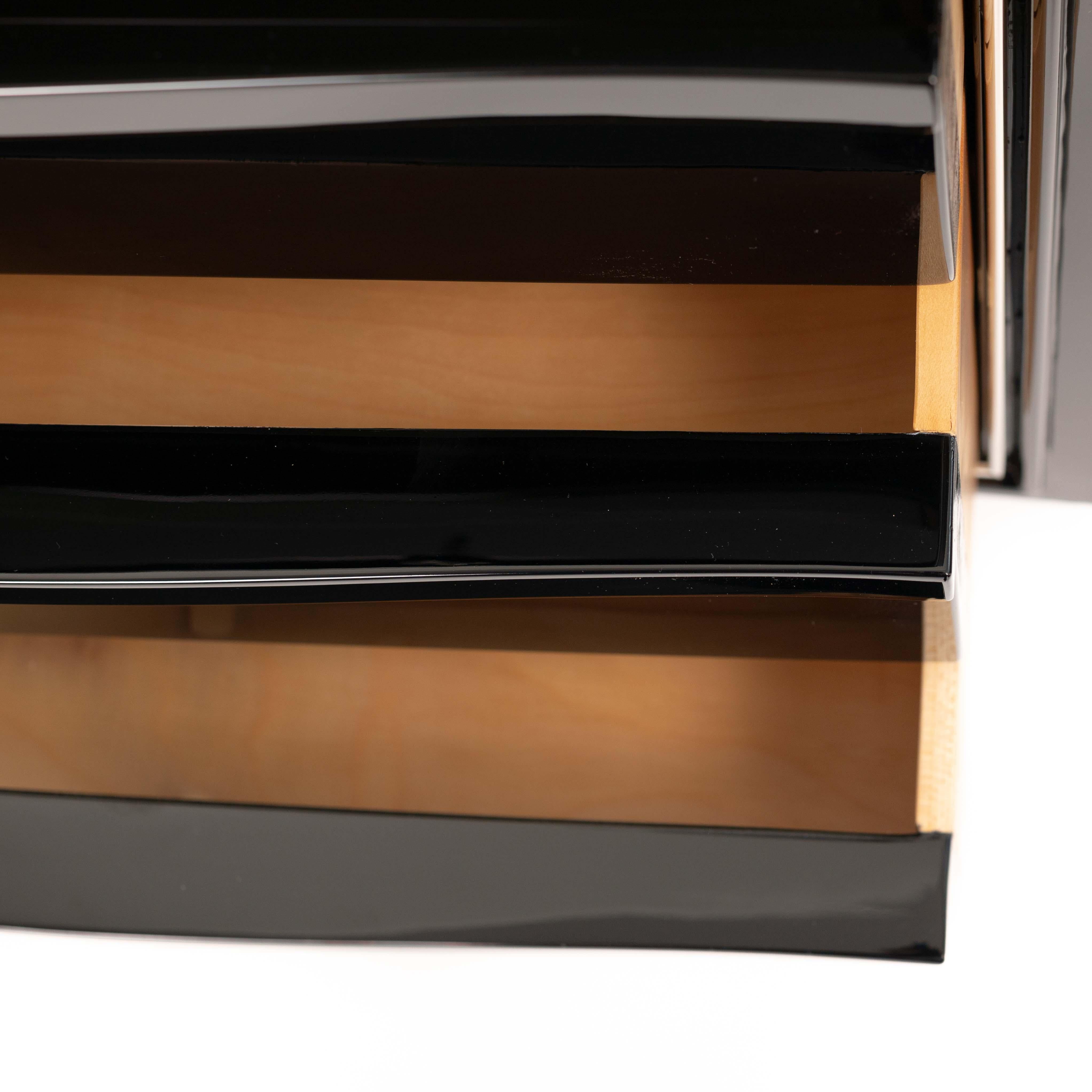 Secretaire Art Déco français Laque noire brillante Raccords plaqués nickel 1925 en vente 5
