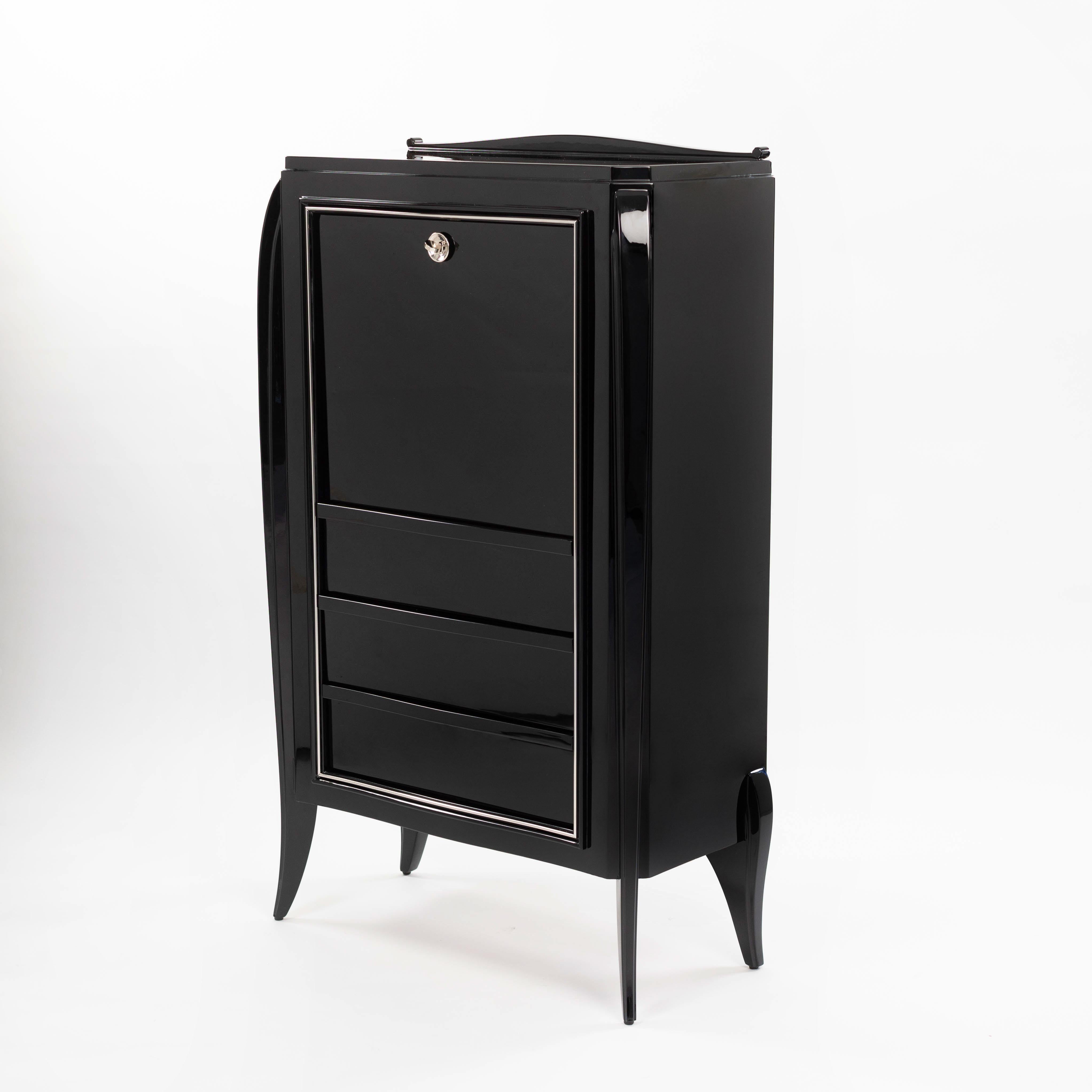 Art déco Secretaire Art Déco français Laque noire brillante Raccords plaqués nickel 1925 en vente