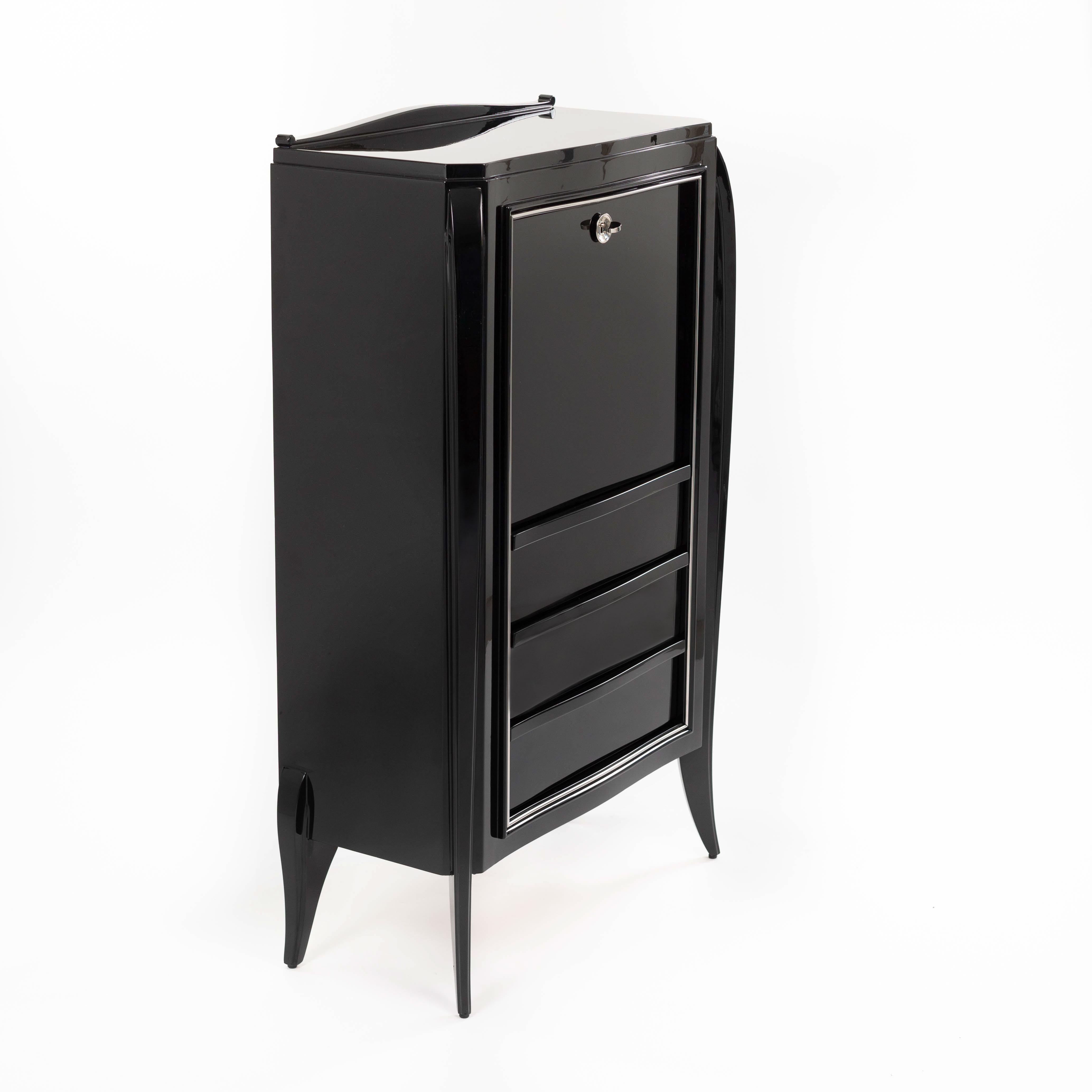 Secretaire Art Déco français Laque noire brillante Raccords plaqués nickel 1925 Excellent état - En vente à Salzburg, AT