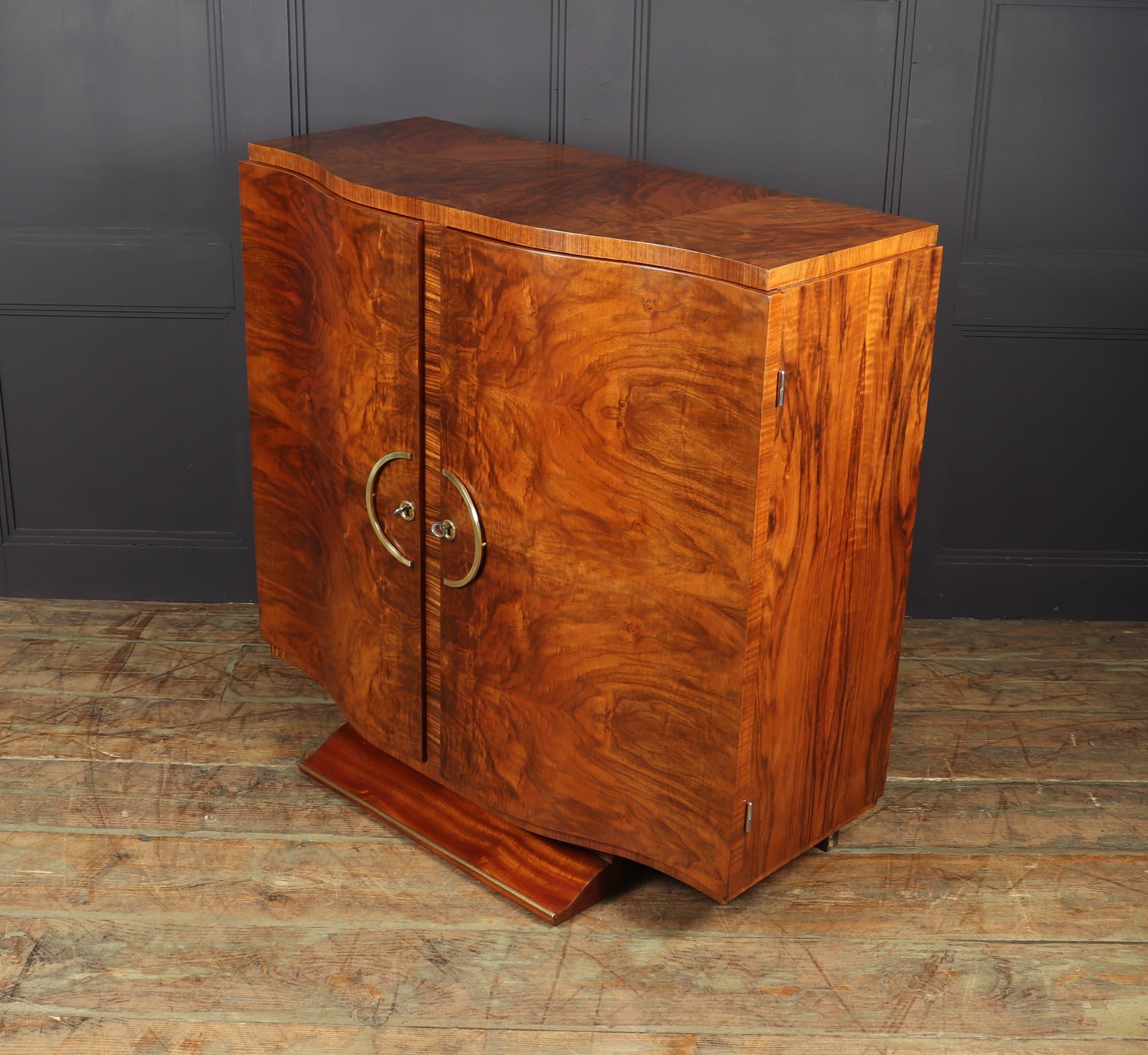 French Art Deco Serpentine Sideboard, c1930 3