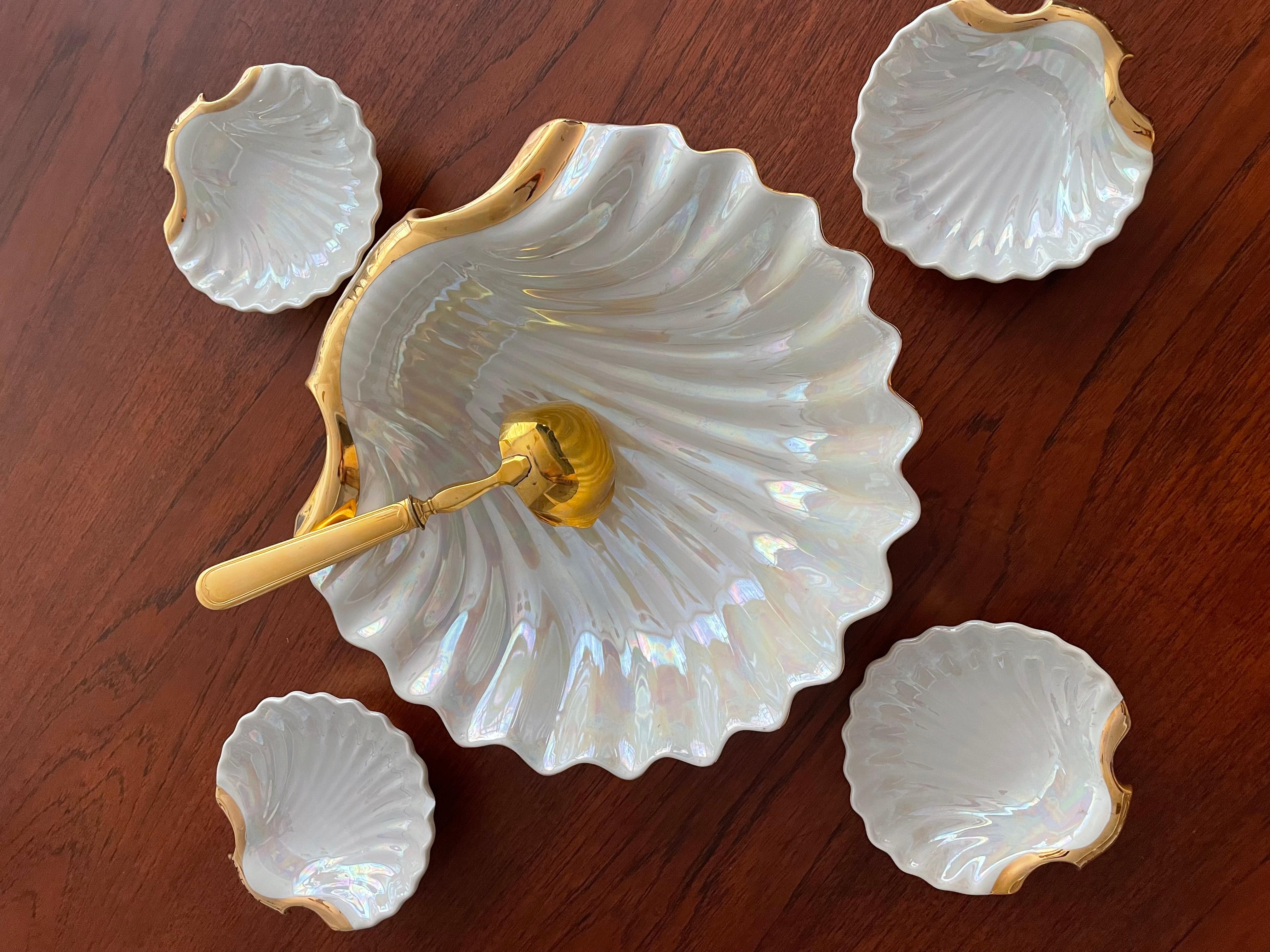 French Art Deco Porcelain Shell Serveware Set  In Good Condition In Paris, FR