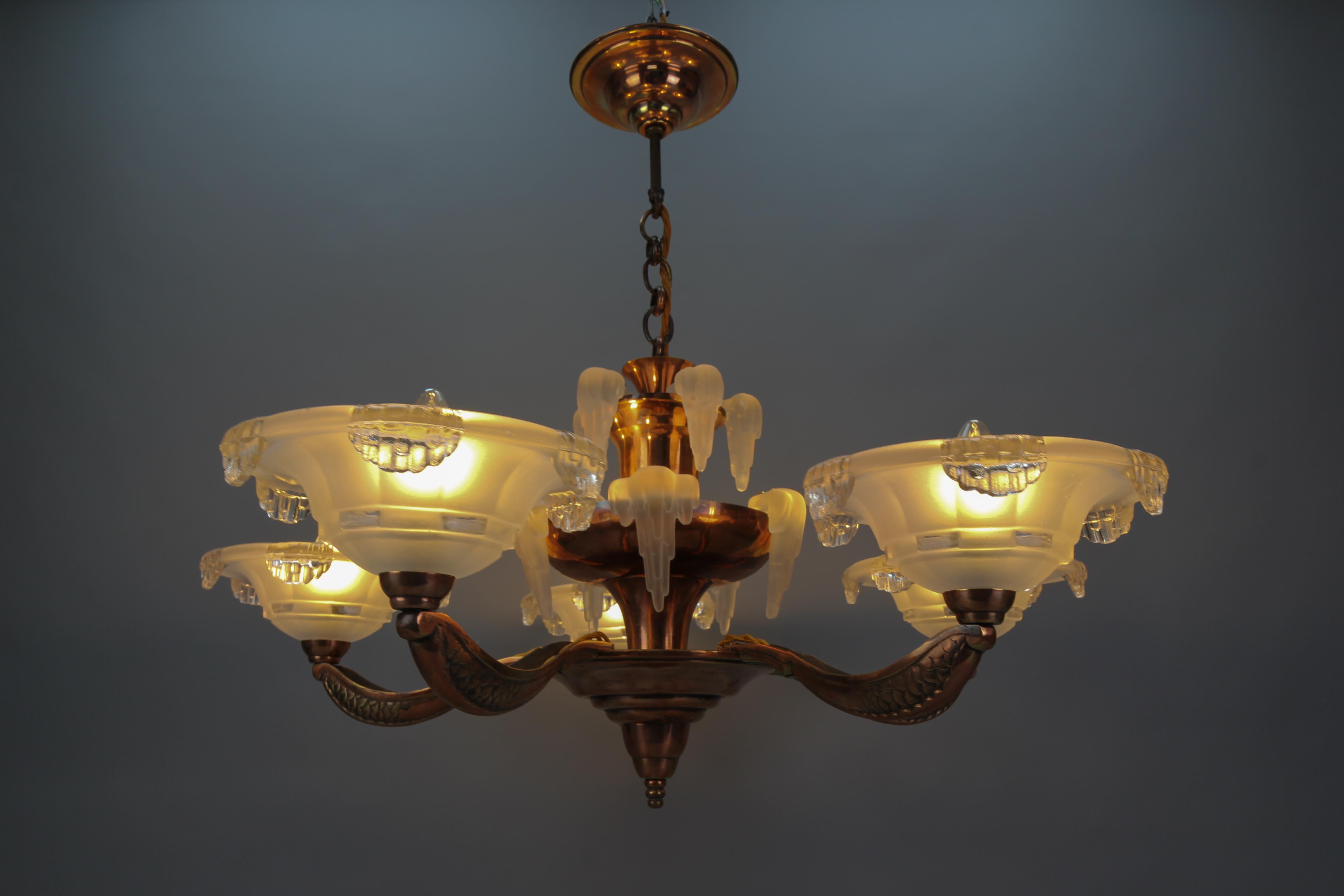 French Art Deco 7-Light Frosted Glass, Brass and Copper Chandelier, 1930s In Good Condition For Sale In Barntrup, DE