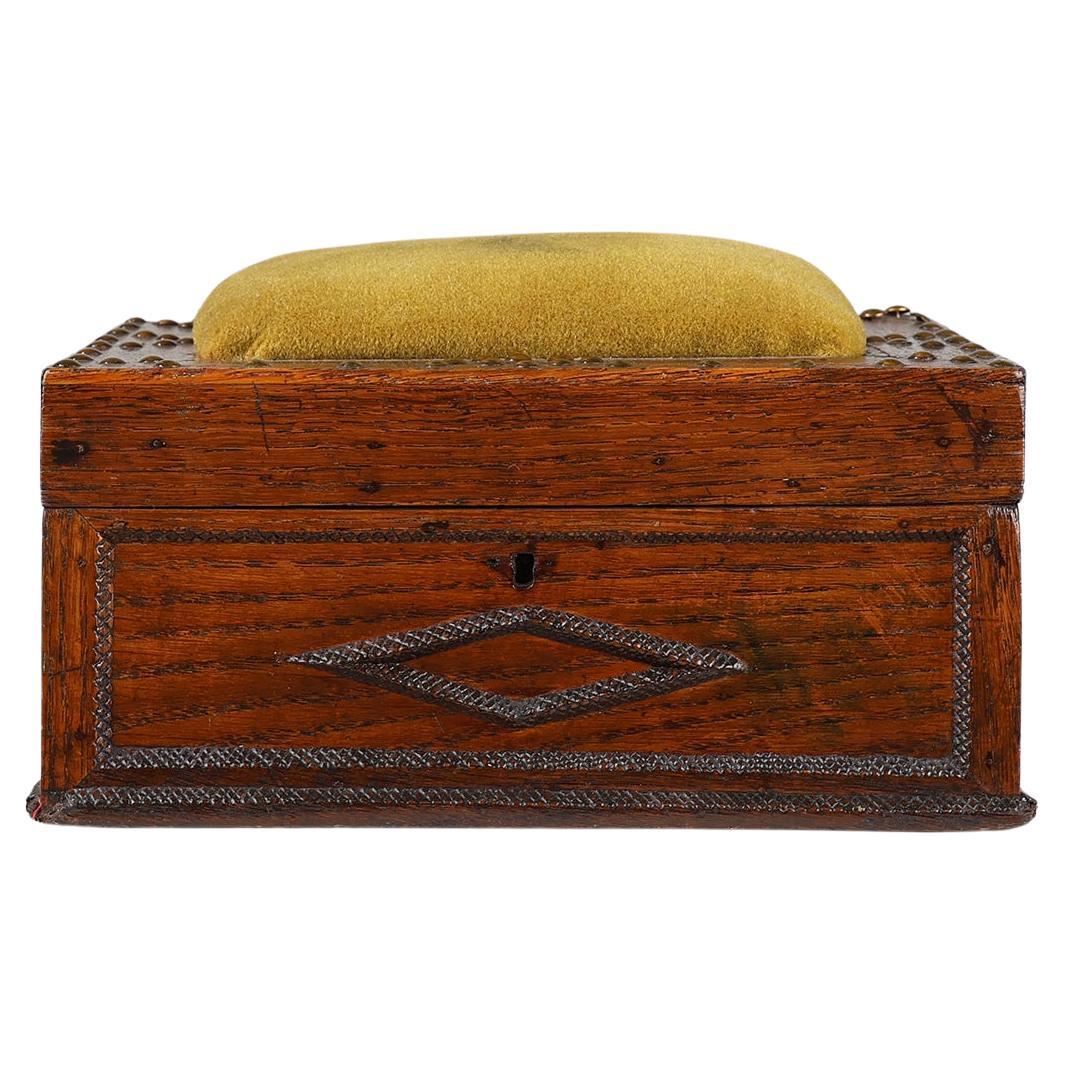 Costurero francés Art Déco en madera esculpida, ca. 1900