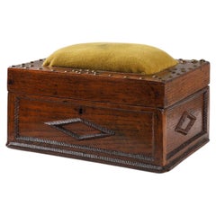 Französisches Art déco- Nähkasten aus geformtem Holz im Art déco-Stil, um 1900