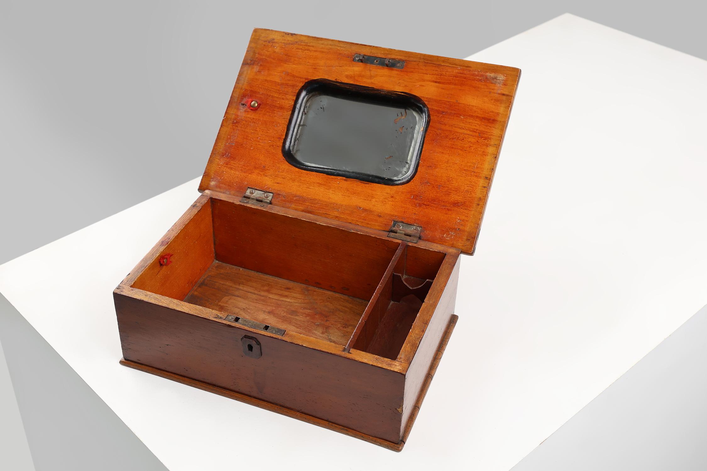 Early 20th Century French Art Deco sewing box with yellow top, ca. 1900 For Sale