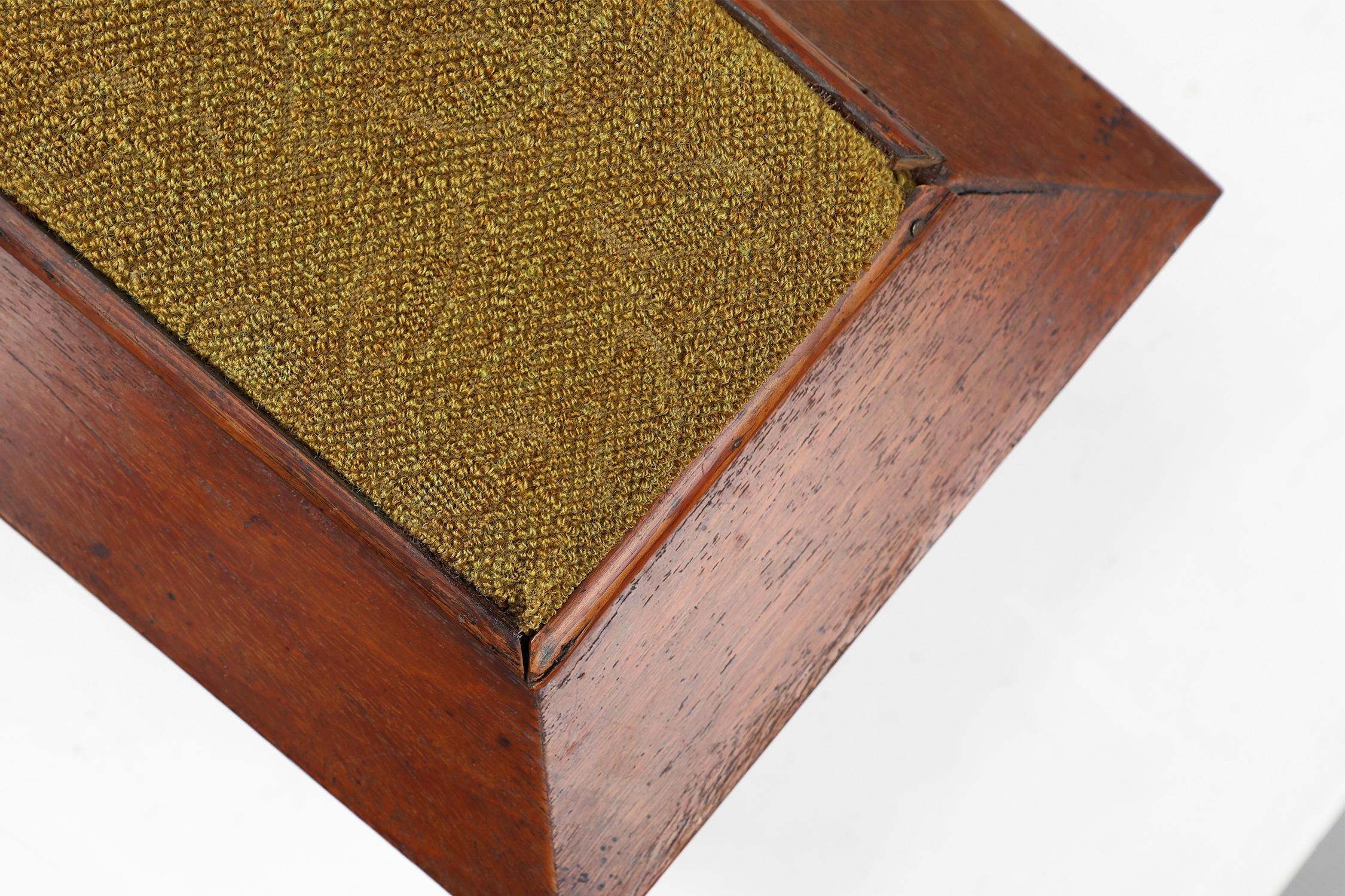 French Art Deco sewing box with yellow top, ca. 1900 For Sale 3
