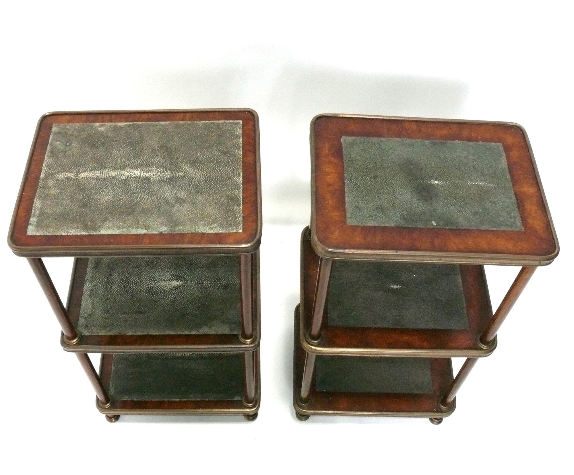 Französische Art Deco Shagreen End Tables oder Night Stands (Art déco) im Angebot