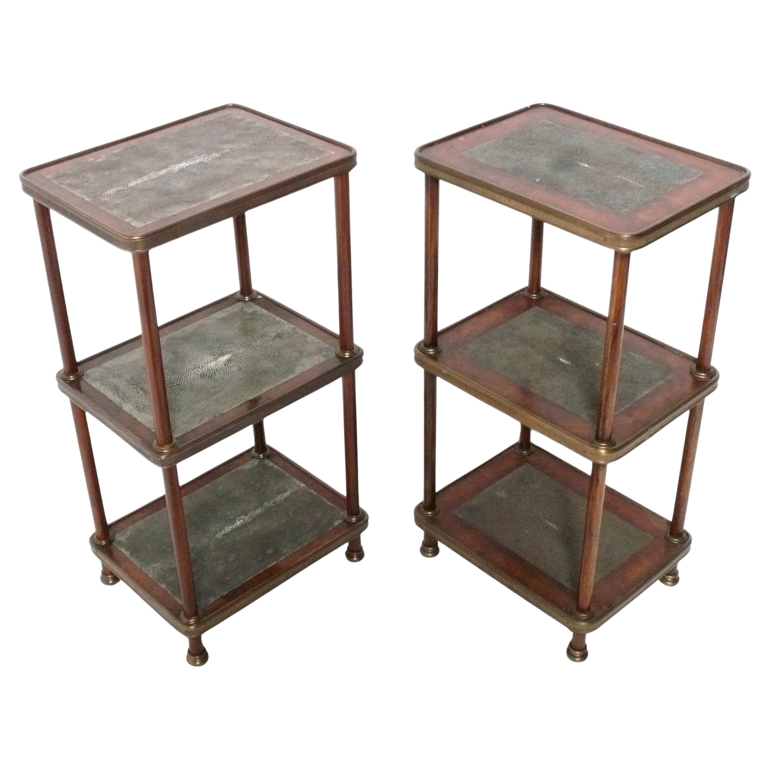 Französische Art Deco Shagreen End Tables oder Night Stands im Angebot