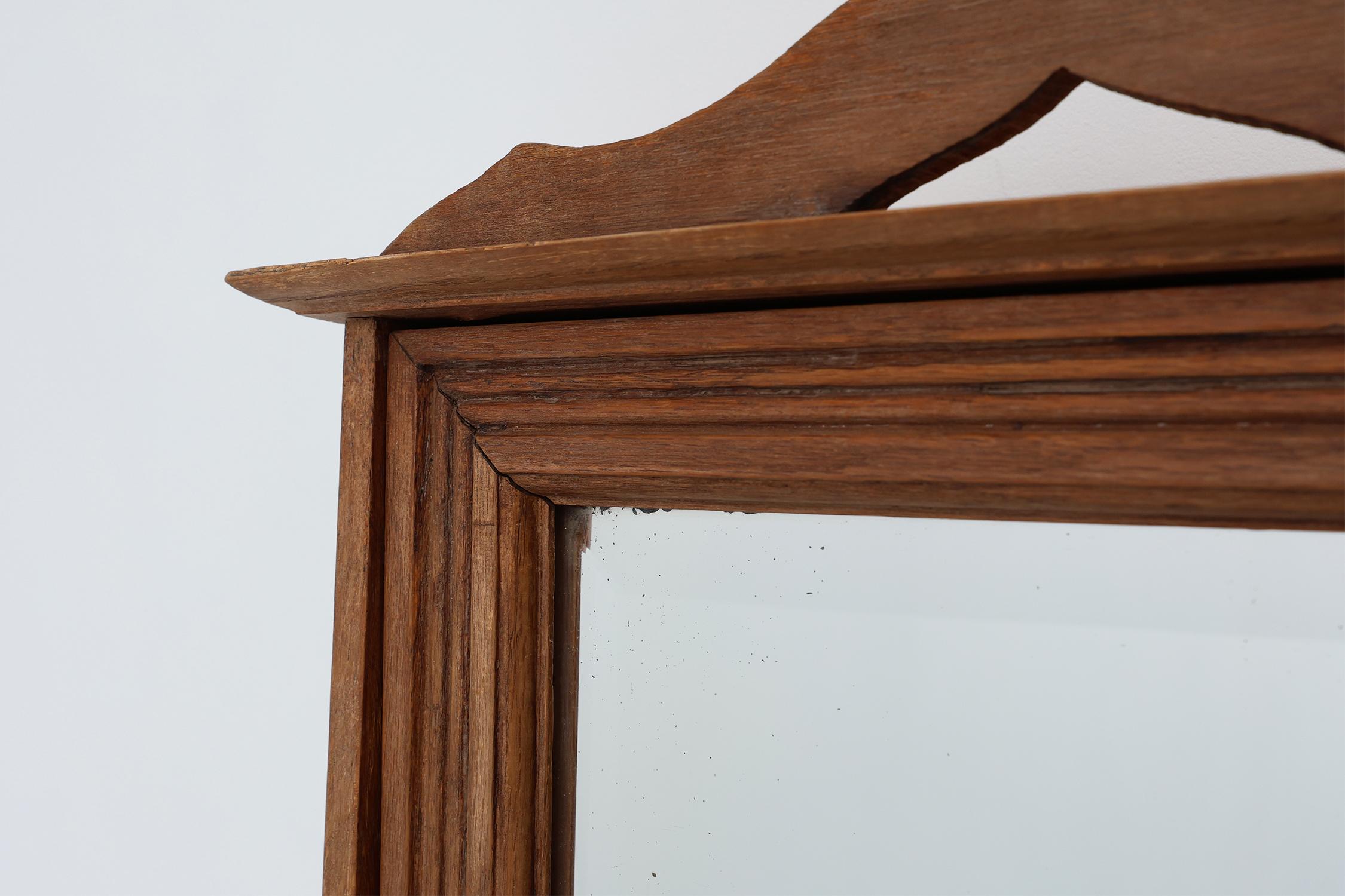 Cabinet da barba francese Art Carved in legno intagliato con specchio smussato in vendita 1