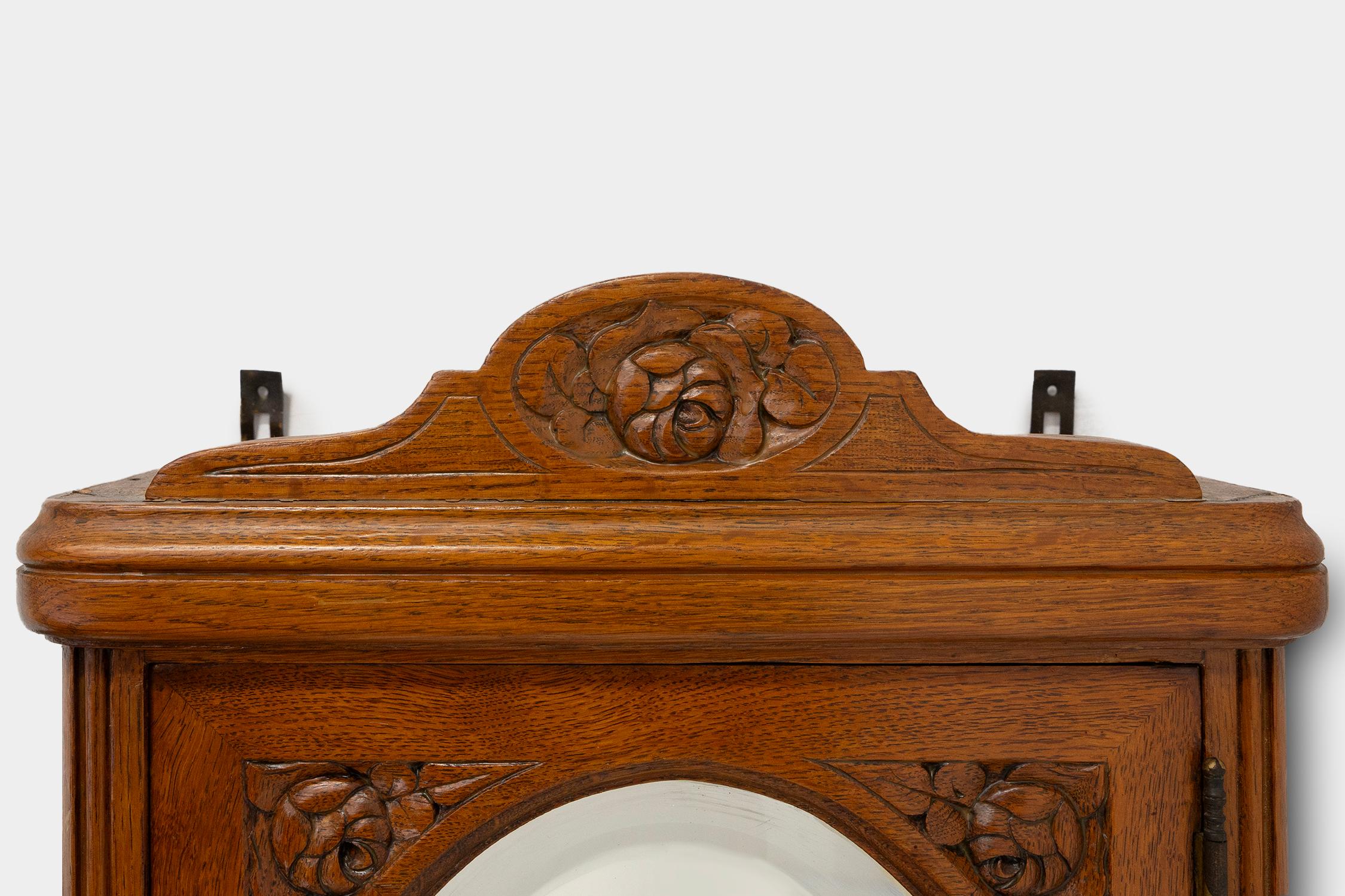 Art déco Cabinet de rasage Art Deco en chêne avec miroir, vers 1940 en vente