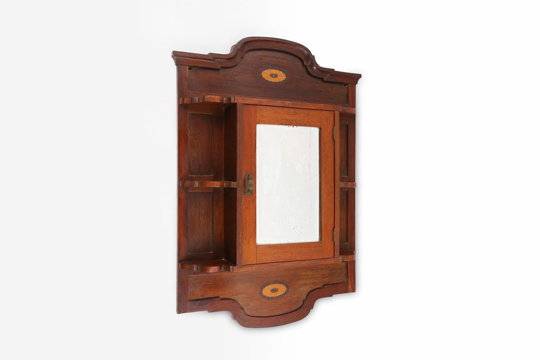 France / 1920 / shaving cabinet / wood, mirror / art deco / mid-century / vintage

Elegant Art Deco wooden shaving cabinet with mirror, made in France around 1920. Crafted in wood with charming inlay. Left and right from the mirror small shelves and