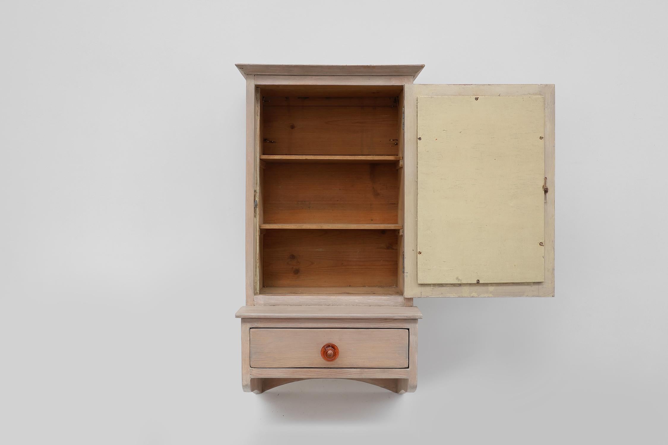 Gabinete de afeitado o botiquín Art Decó francés en madera con espejo, años 20 principios del siglo XX en venta