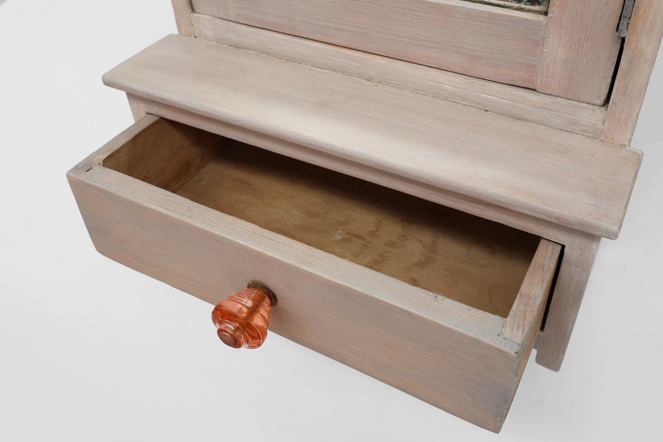 Gabinete de afeitado o botiquín Art Decó francés en madera con espejo, años 20 Vidrio en venta