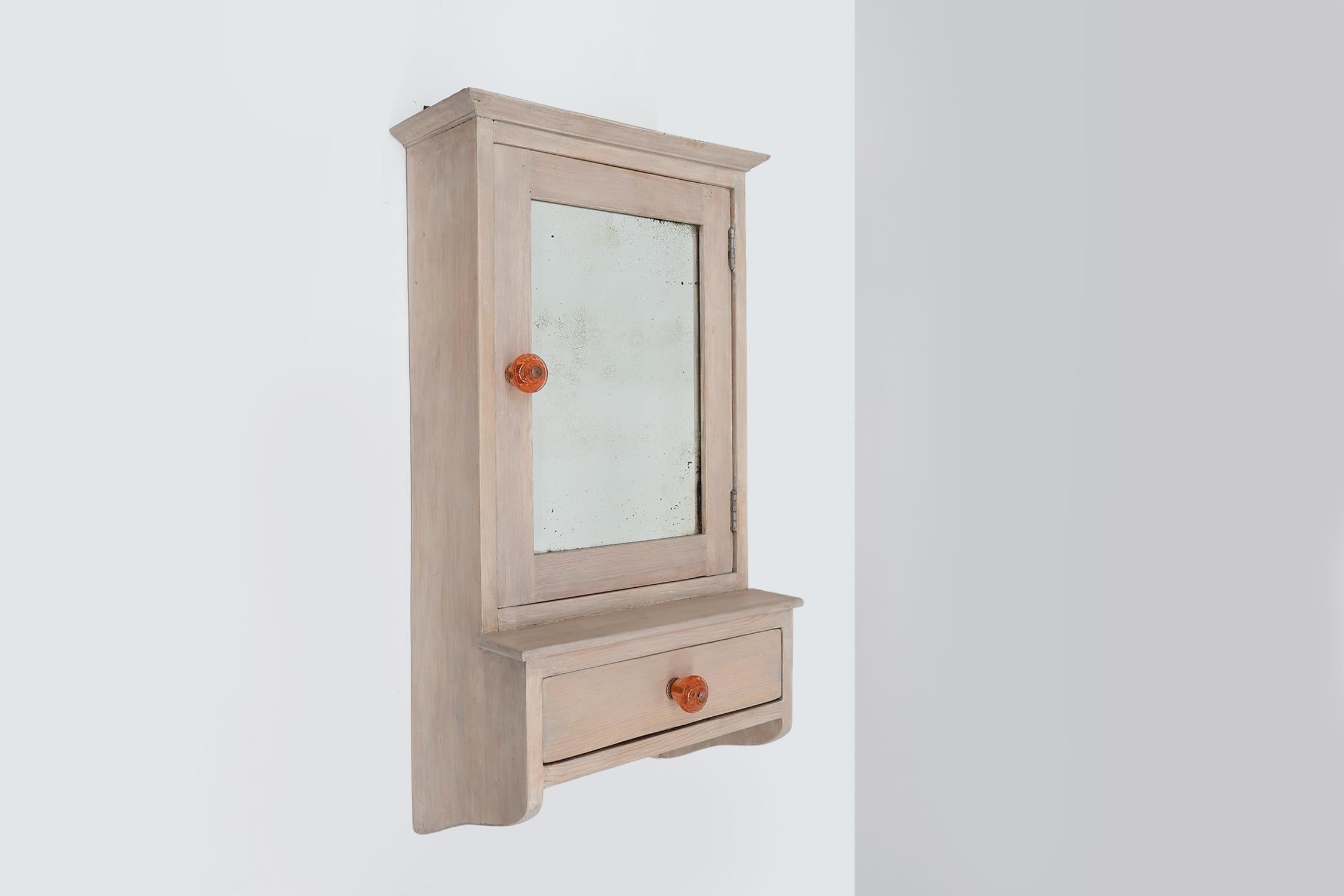 Gabinete de afeitado o botiquín Art Decó francés en madera con espejo, años 20 en venta 2