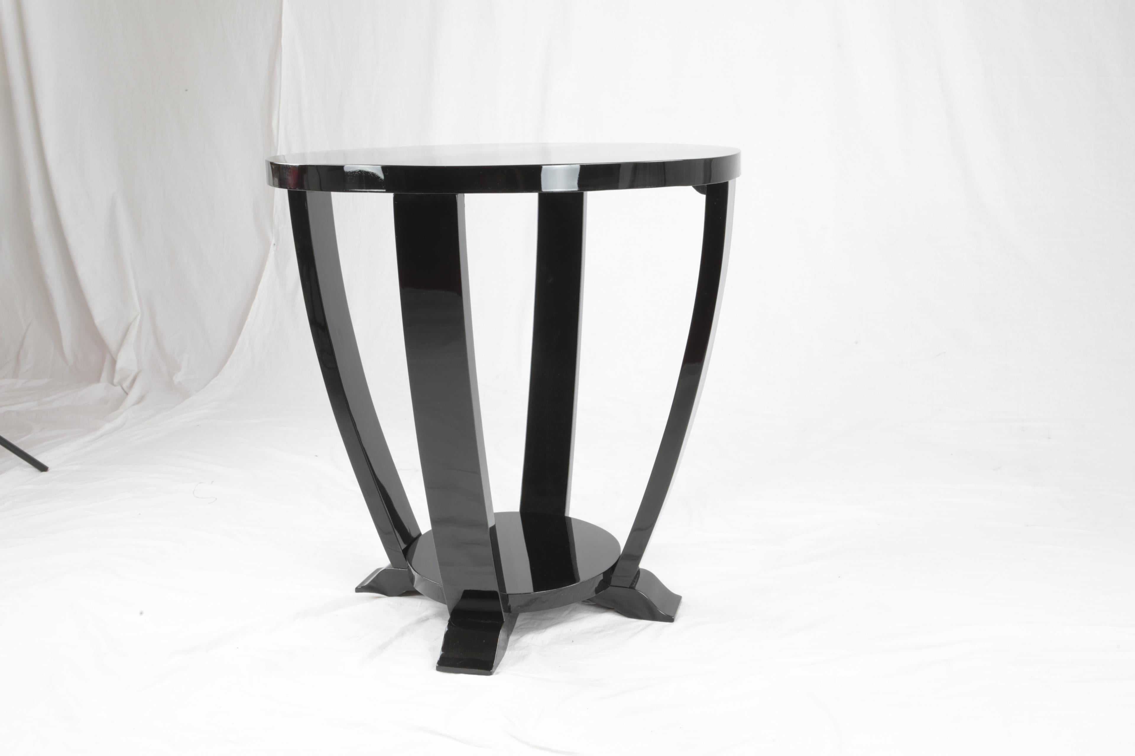 Polished French Art Deco Side Table, Black Lacquered Wood, circa 1930