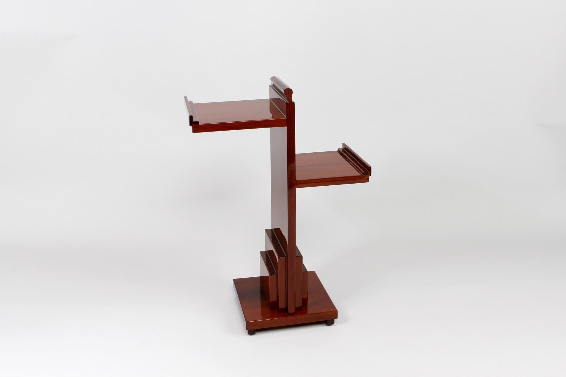 French original Art deco modernist side table by Majorelle in rosewood with two plates and a square base. Circa 1925.
Documentated in the Catalogue of the exhibition 