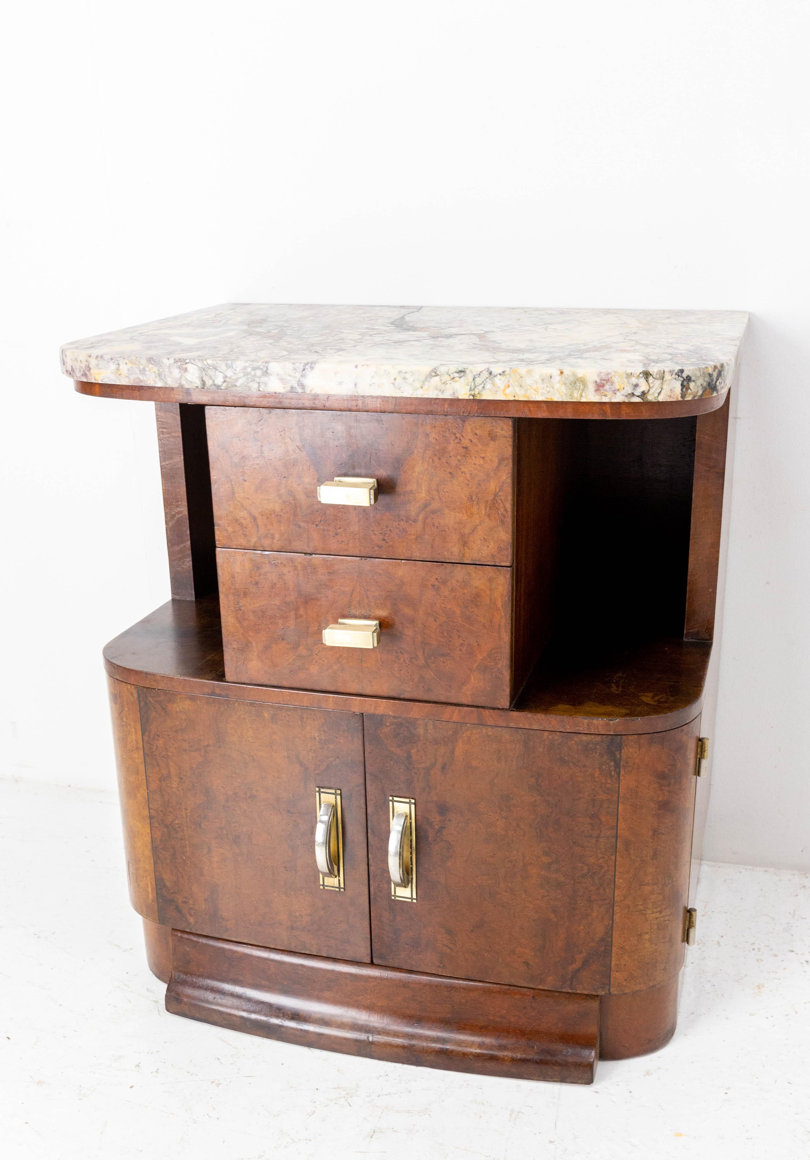 Art Deco side or end table, or bed side table,
Burled Walnut and marble
Two drawers, two doors and two open parts
French 1930
Good condition

Shipping:
L56 P42,5 H62 30kg.
 