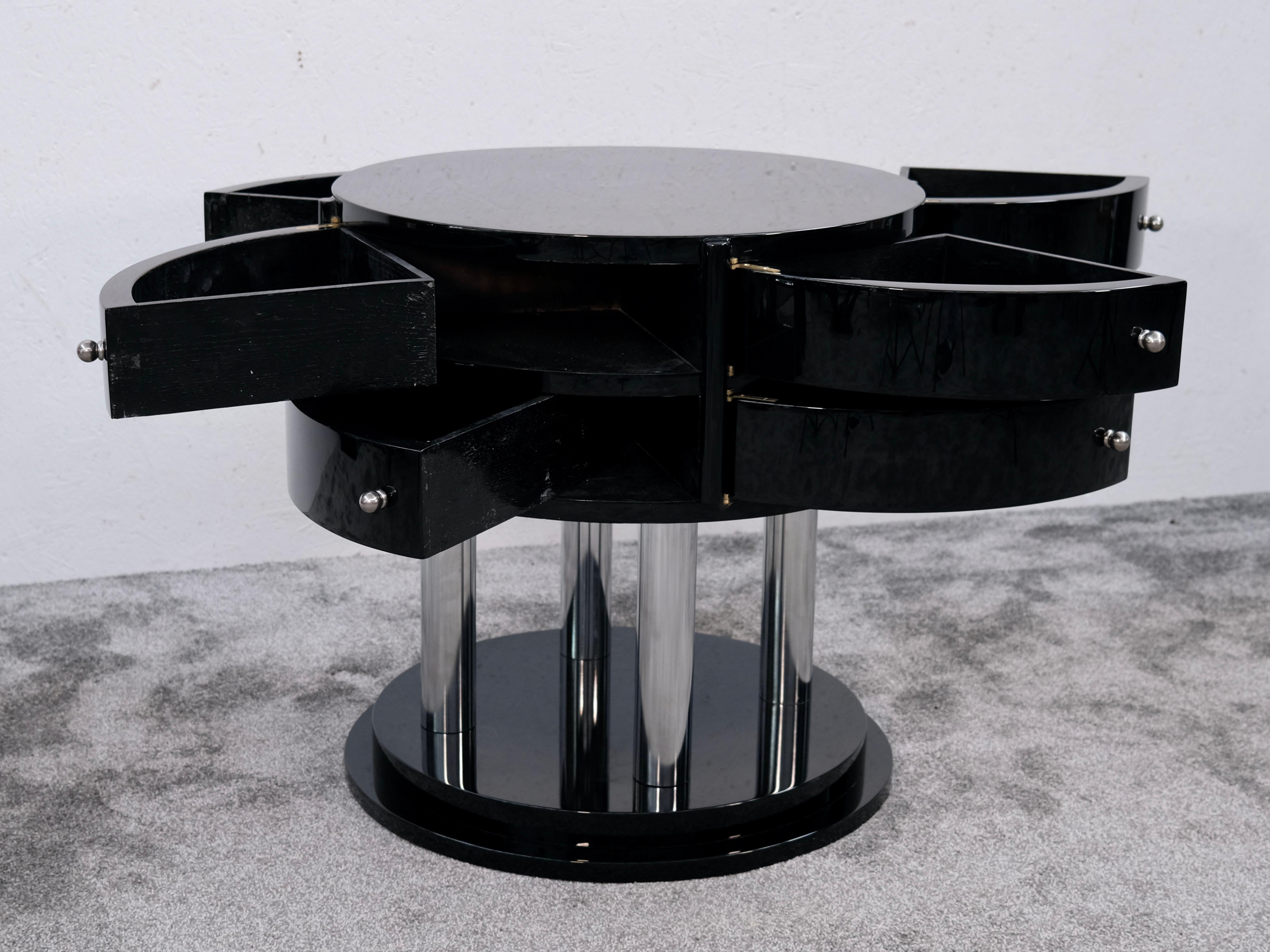 Français Table d'appoint Art déco française avec 8 tiroirs pivotants en laque noire, vers 1930 en vente