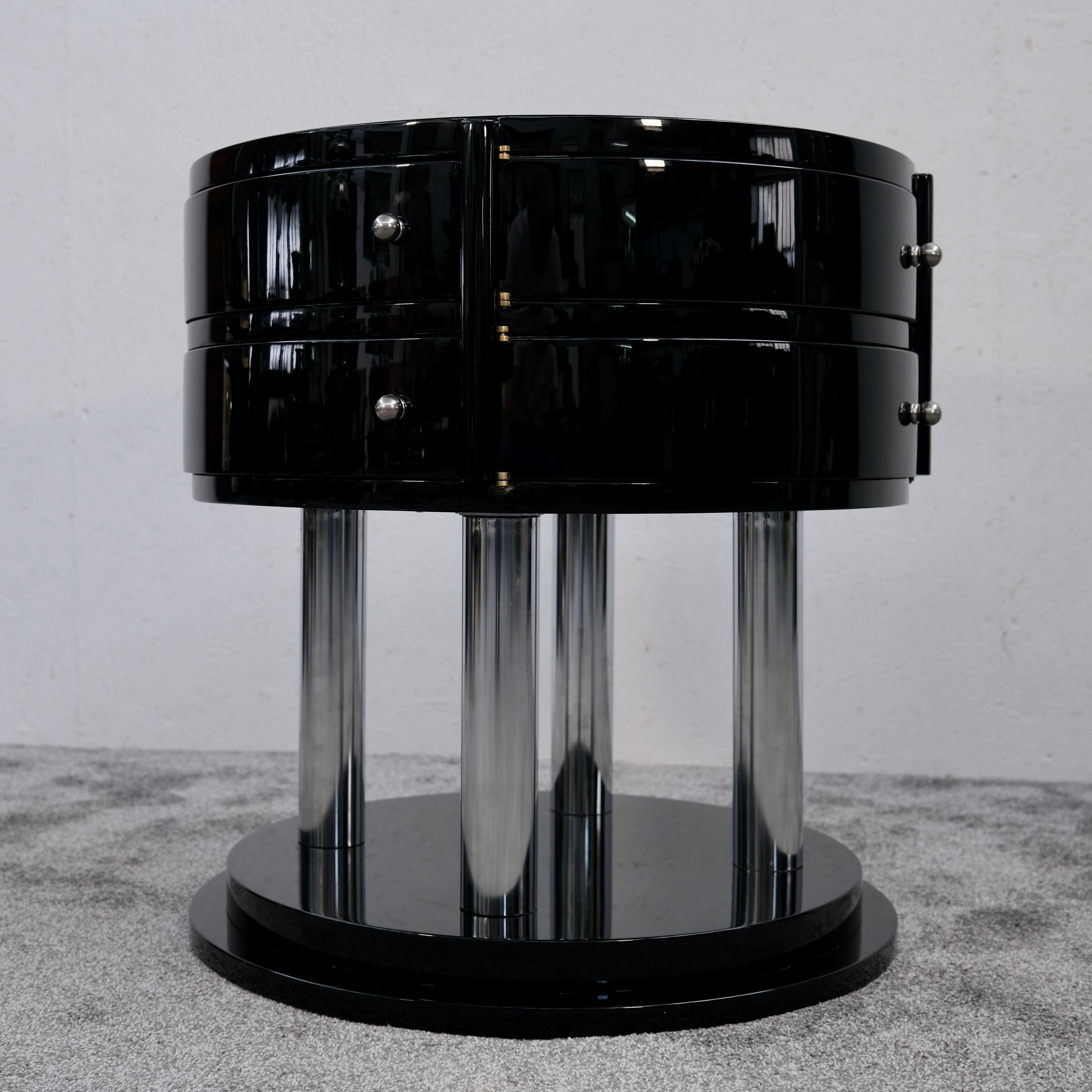 Milieu du XXe siècle Table d'appoint Art déco française avec 8 tiroirs pivotants en laque noire, vers 1930 en vente