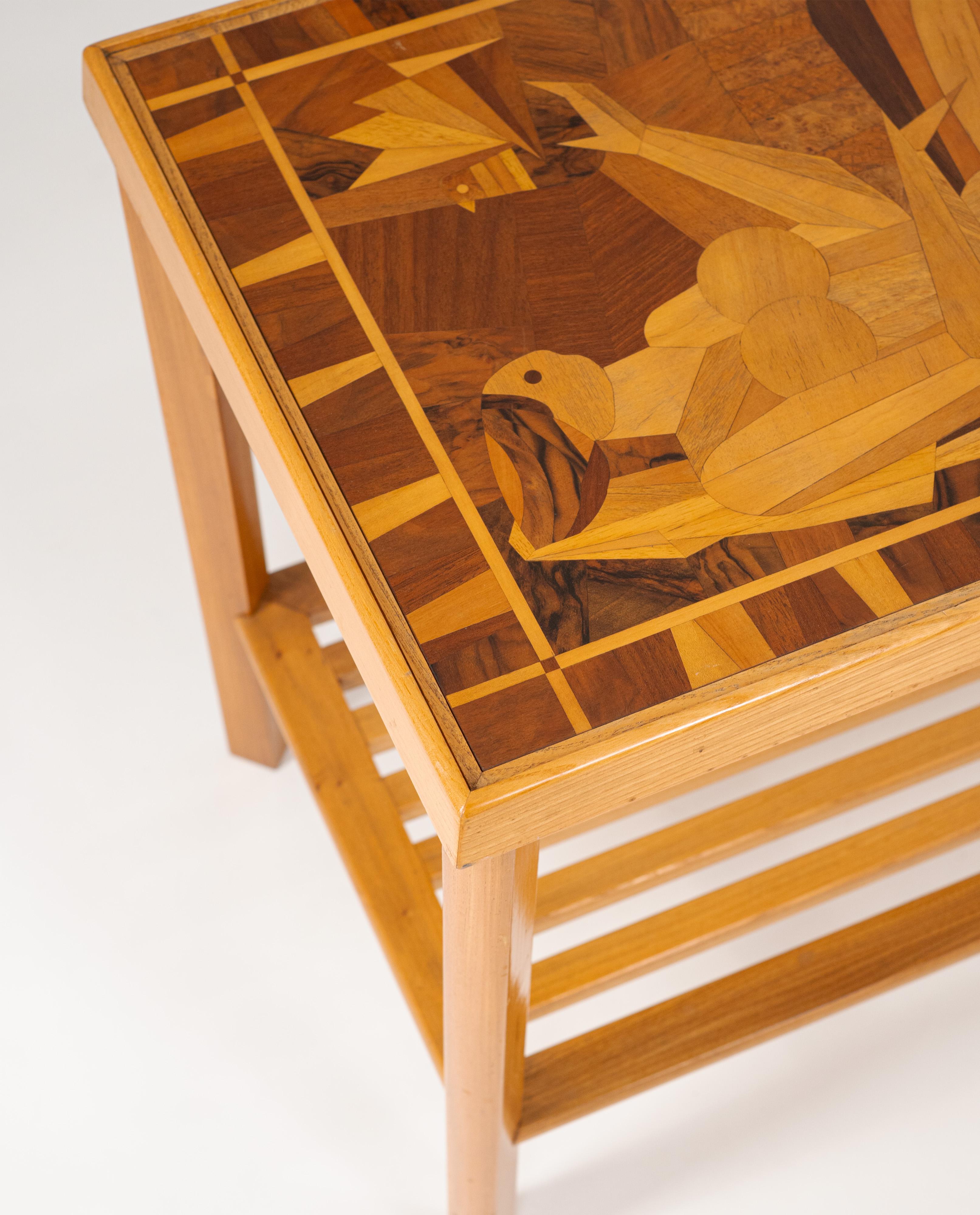 Table d'appoint Art déco française avec marqueterie cubiste de deux femmes, années 1930-1940 en vente 3