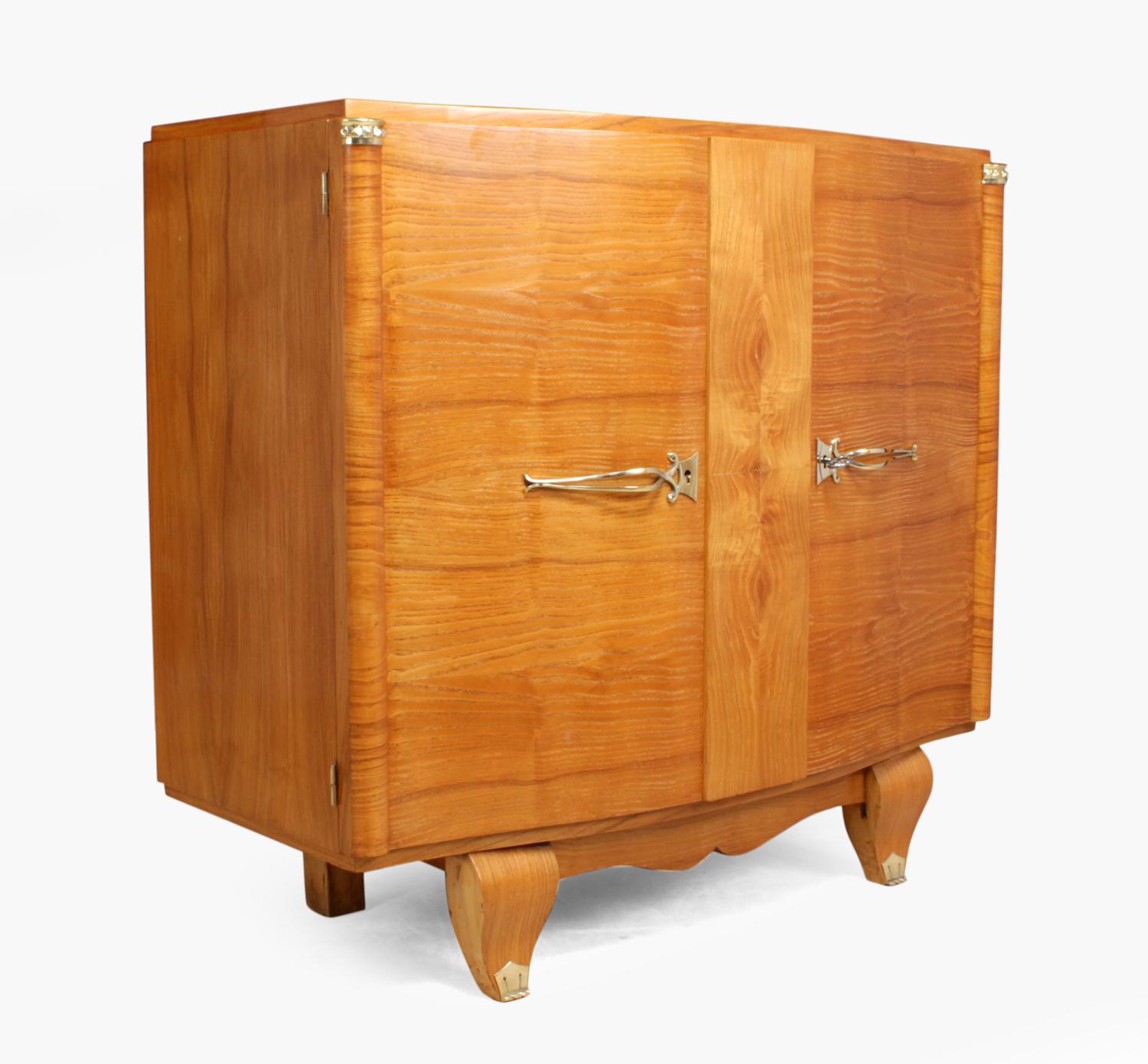 French Art Deco sideboard
A small French Art deco sideboard in bleached ash with solid brass fittings, this has two doors with shelf and two drawers behind

The sideboard has been restored and hand polished

Age: 1930

Style: Art