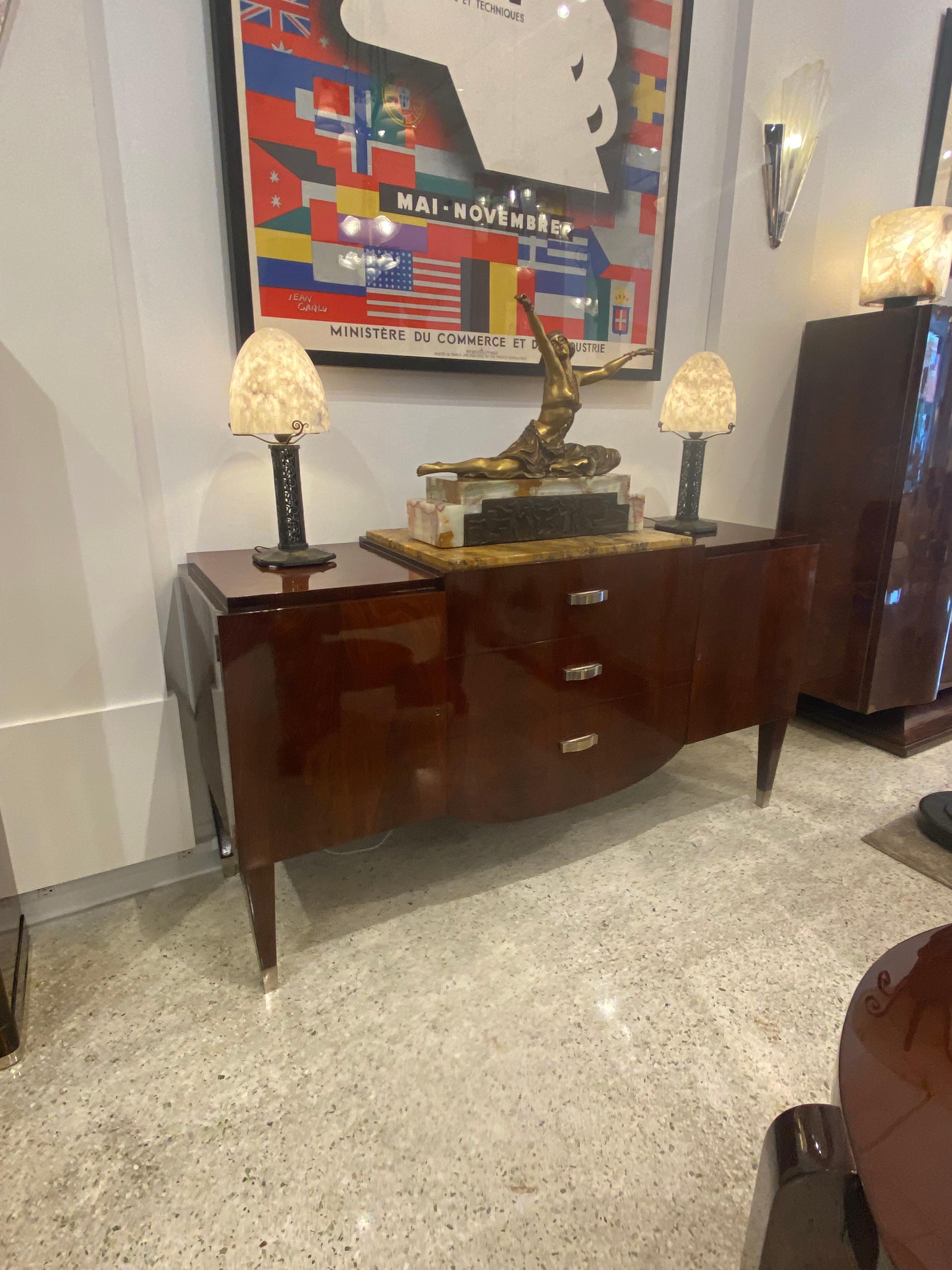 Art Deco sideboard by Krieger Company under Louis Sognot design and direction, made of Rio rosewood veneer and solid oak frame topped with Siena marble (Italy).
Made in France
Circa: 1930
Signature: 