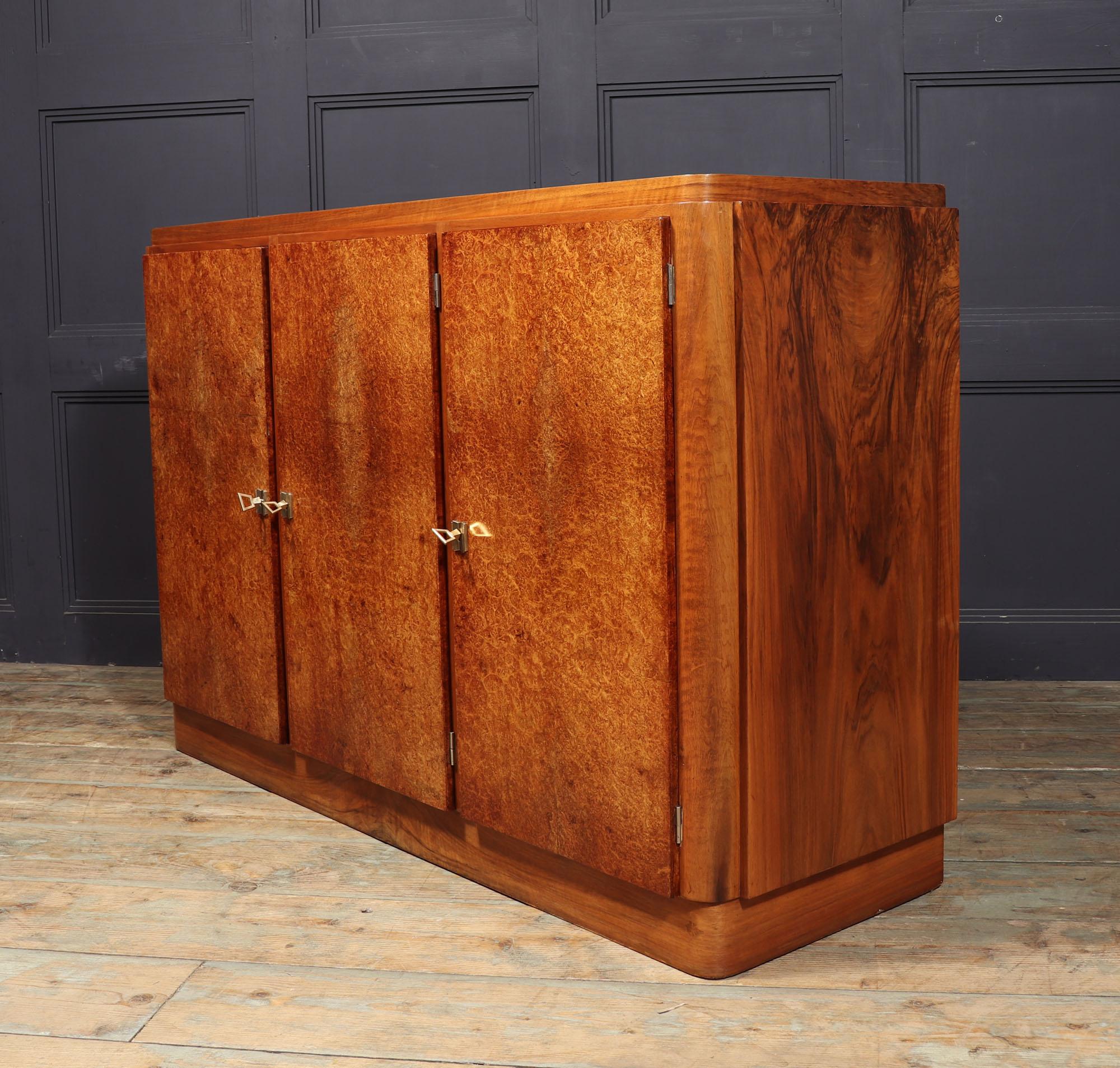 French Art Deco Sideboard in Amboyna and Walnut For Sale 9