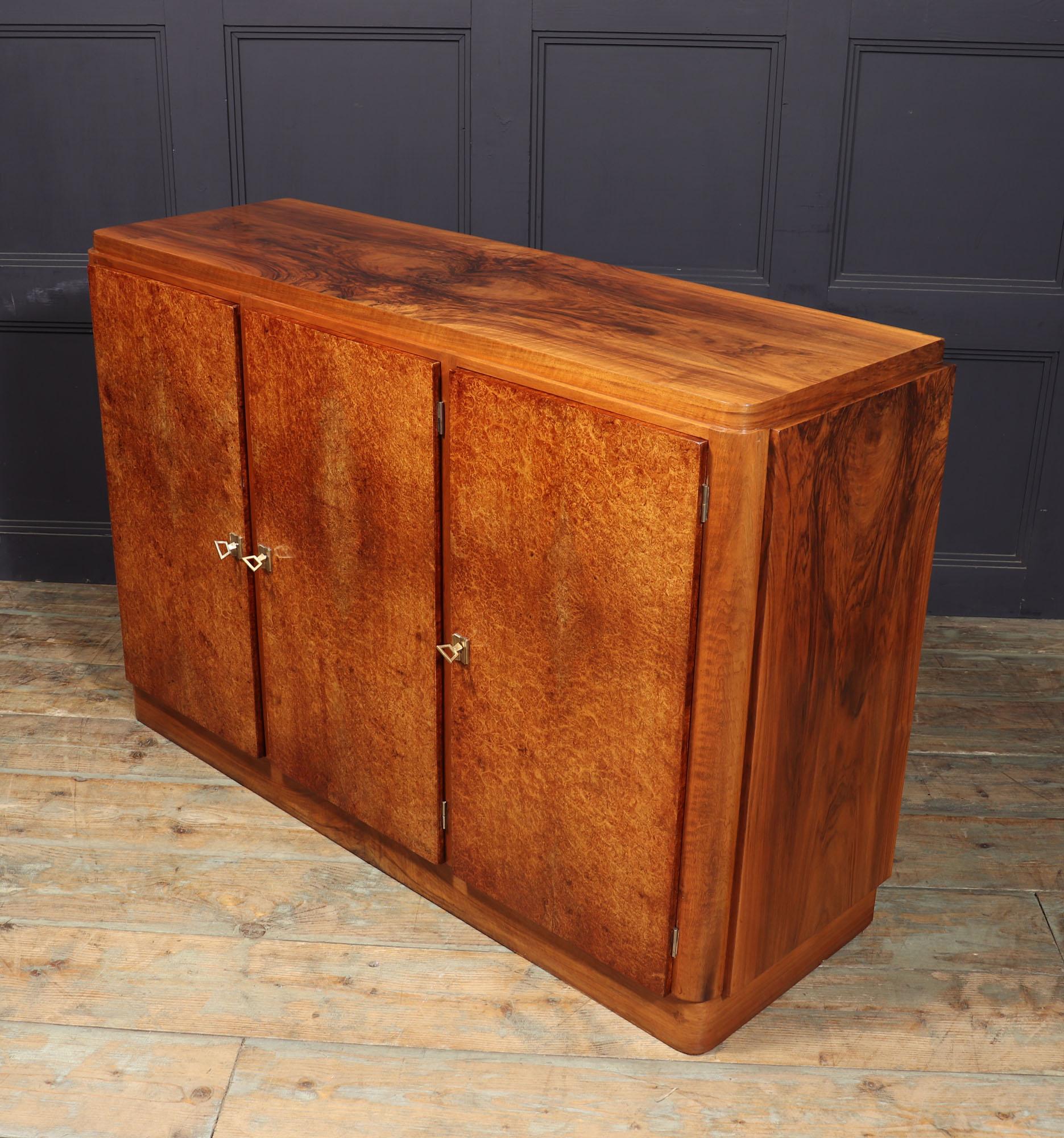 Early 20th Century French Art Deco Sideboard in Amboyna and Walnut For Sale