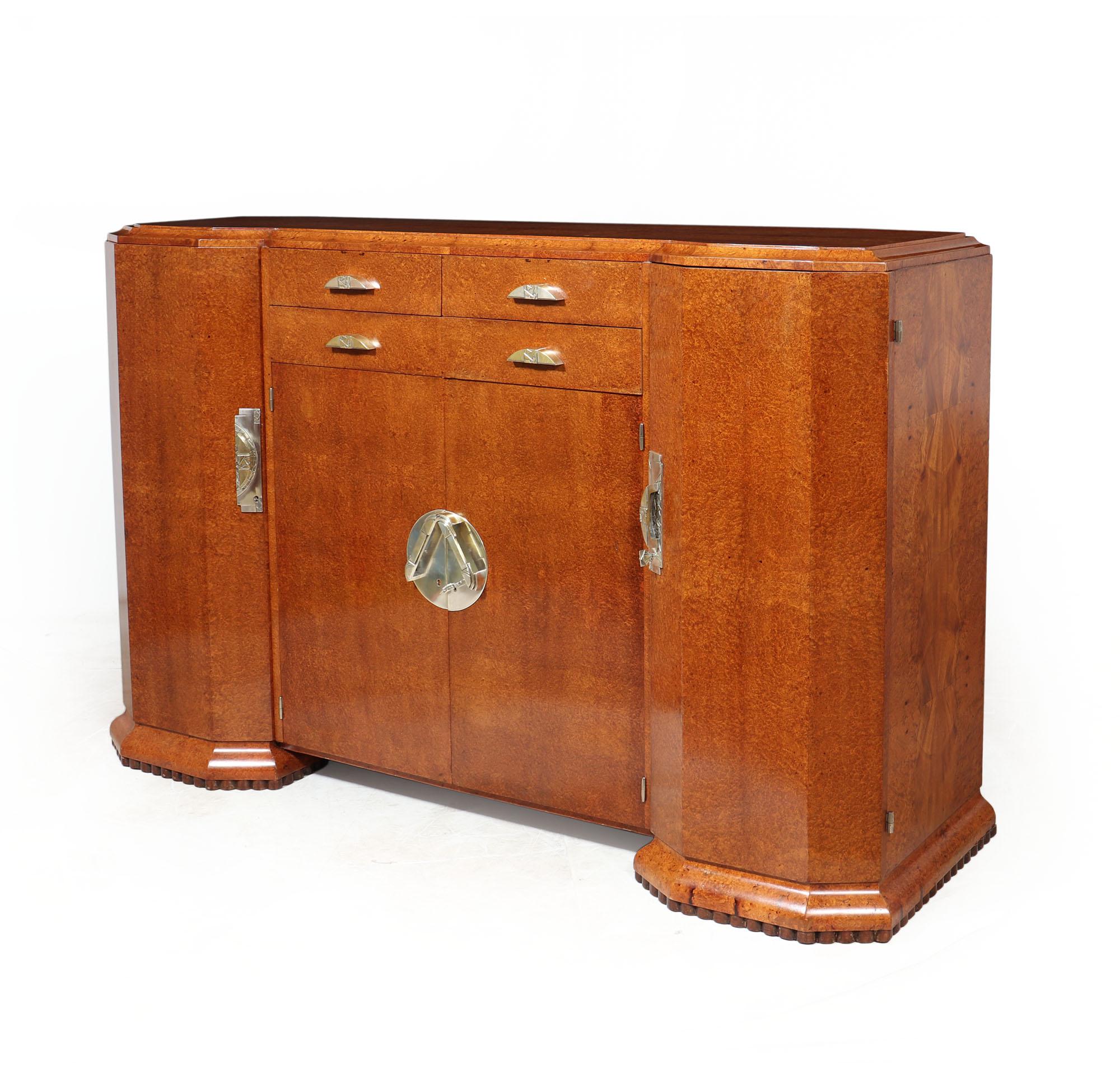 French Art Deco Sideboard in Amboyna In Excellent Condition For Sale In Paddock Wood Tonbridge, GB