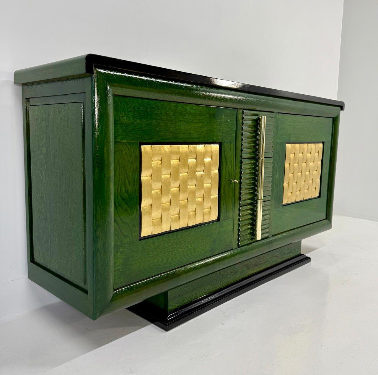 Französisches Art-Déco-Sideboard mit grünen Anilin- und Blattgoldtafeln, 1930er Jahre im Zustand „Gut“ im Angebot in Meda, MB
