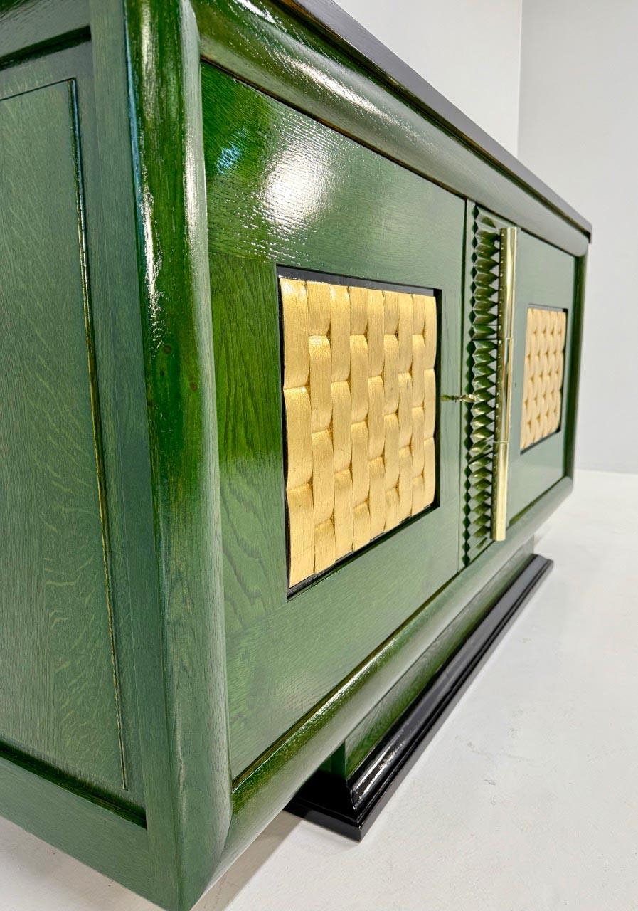 Französisches Art-Déco-Sideboard mit grünen Anilin- und Blattgoldtafeln, 1930er Jahre (Mitte des 20. Jahrhunderts) im Angebot
