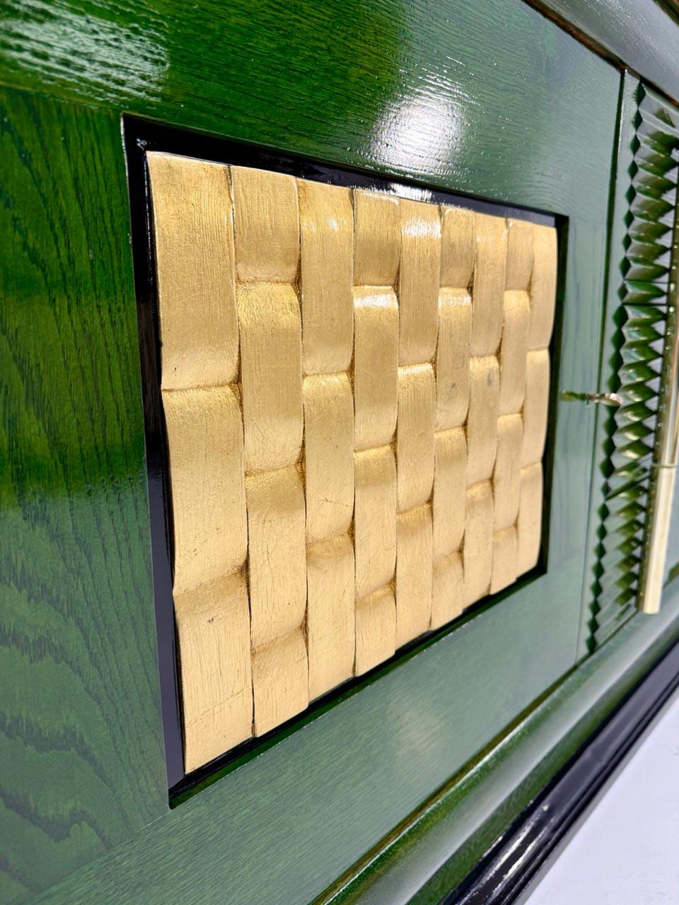 Französisches Art-Déco-Sideboard mit grünen Anilin- und Blattgoldtafeln, 1930er Jahre im Angebot 1