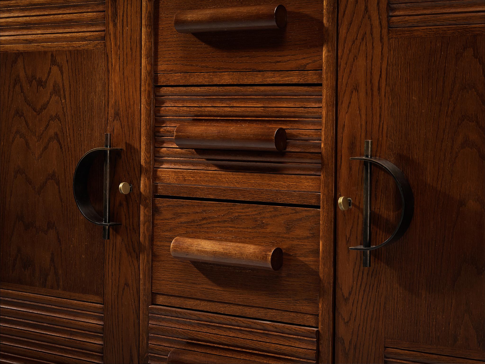 French Art Deco Sideboard in Oak and Brass Detailing Art Decó en venta