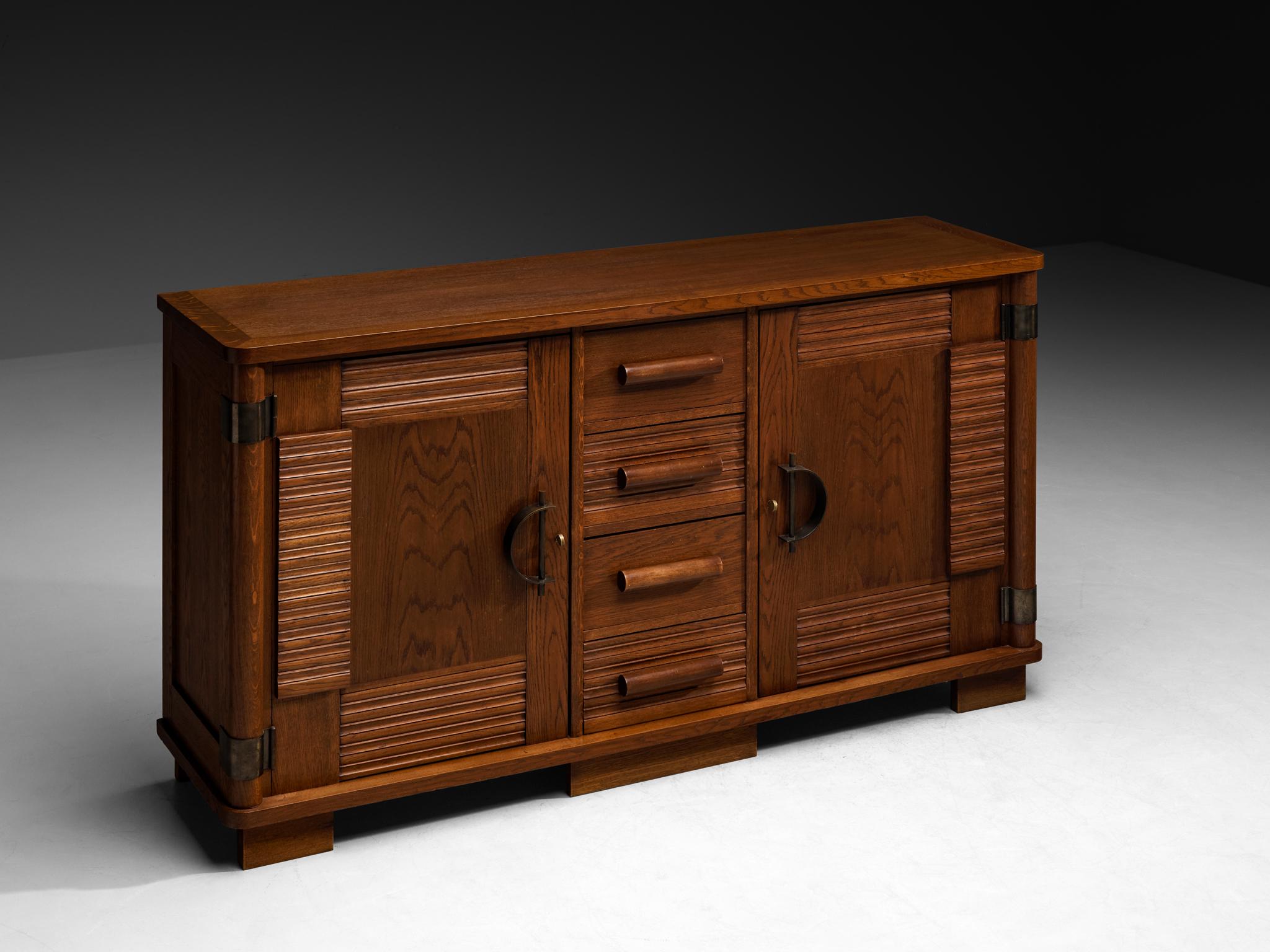 French Art Deco Sideboard in Oak and Brass Detailing Francés en venta